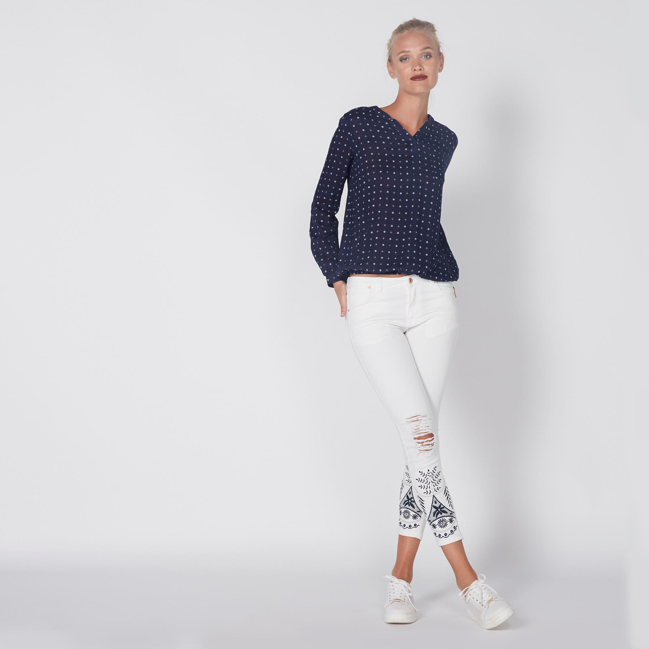 بلوزة بياقة V وأكمام طويلة وطبعات-women-clothing-shirtsandblouses-blouses-image-5