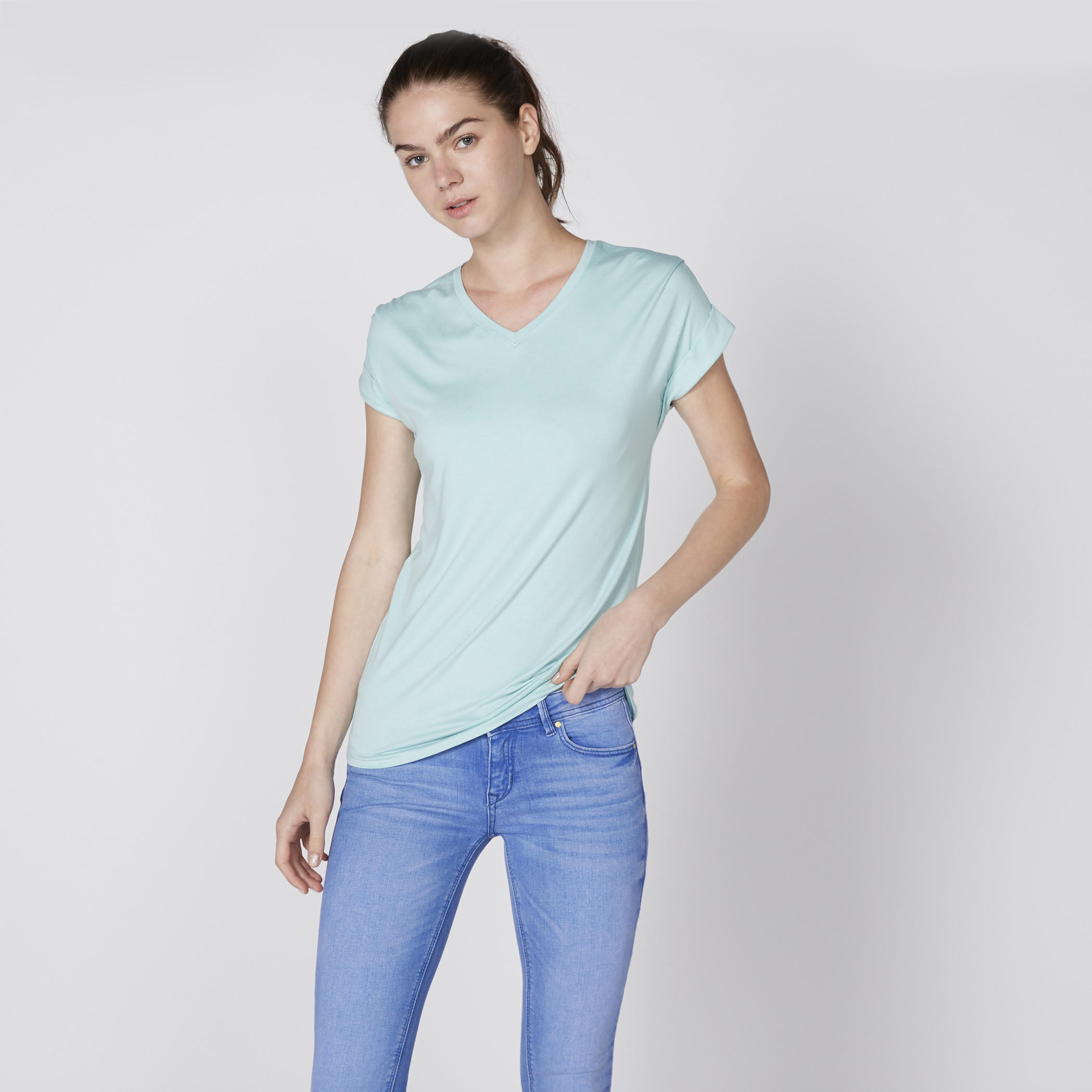 بلوزة بياقة V وأكمام قصيرة-women-clothing-tshirts-image-1