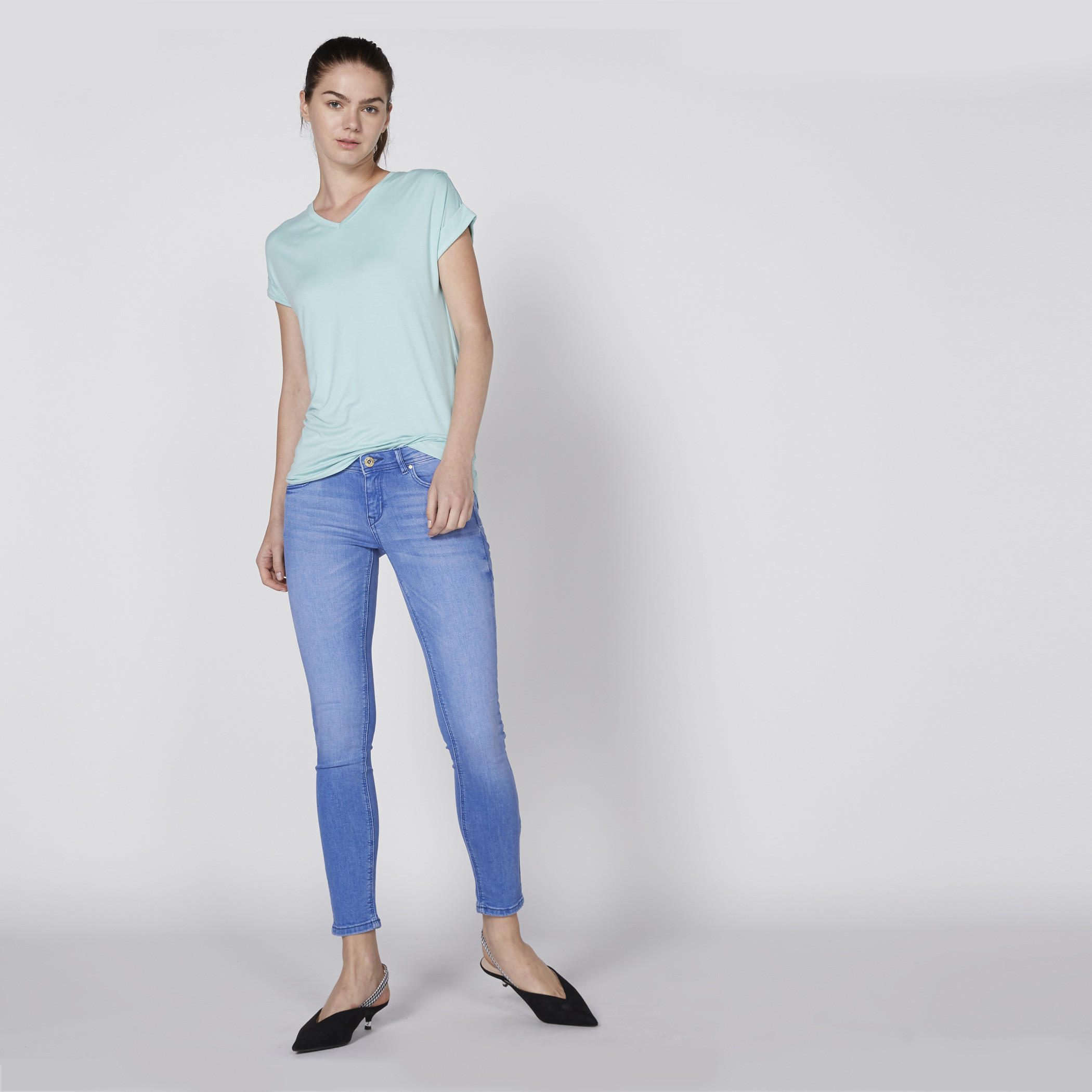 بلوزة بياقة V وأكمام قصيرة-women-clothing-tshirts-image-2
