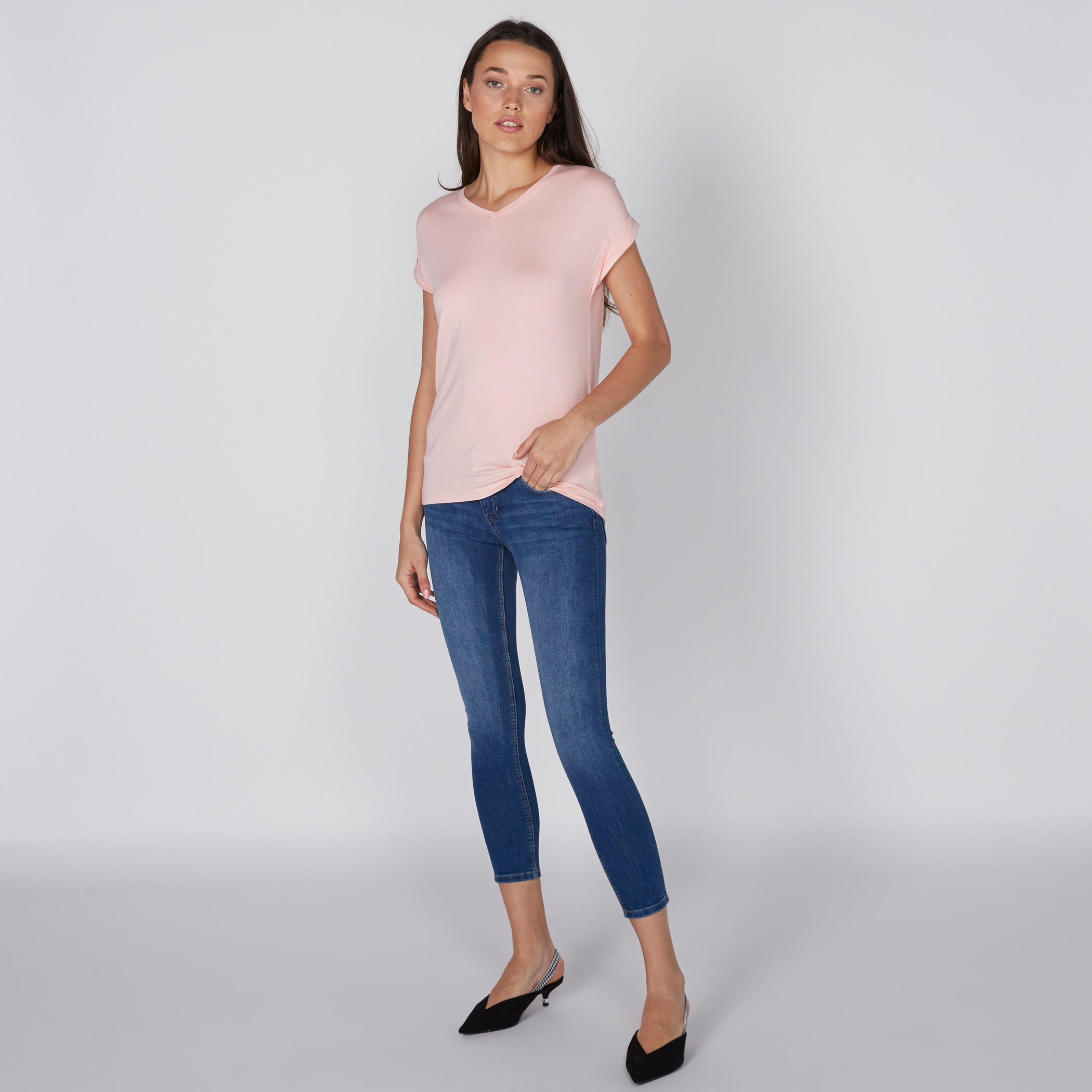 تيشيرت بياقة V وأكمام كاب-women-clothing-tshirts-image-2