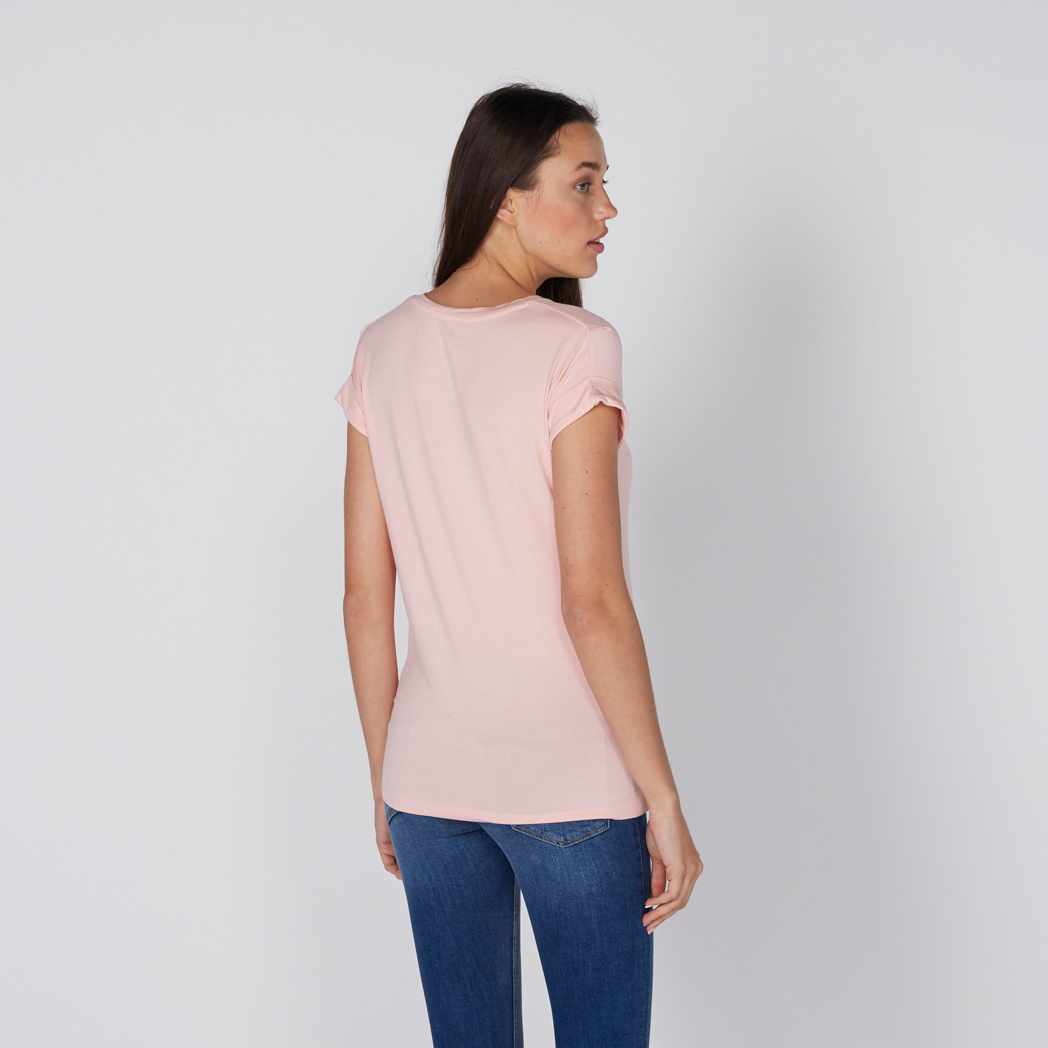 تيشيرت بياقة V وأكمام كاب-women-clothing-tshirts-image-3