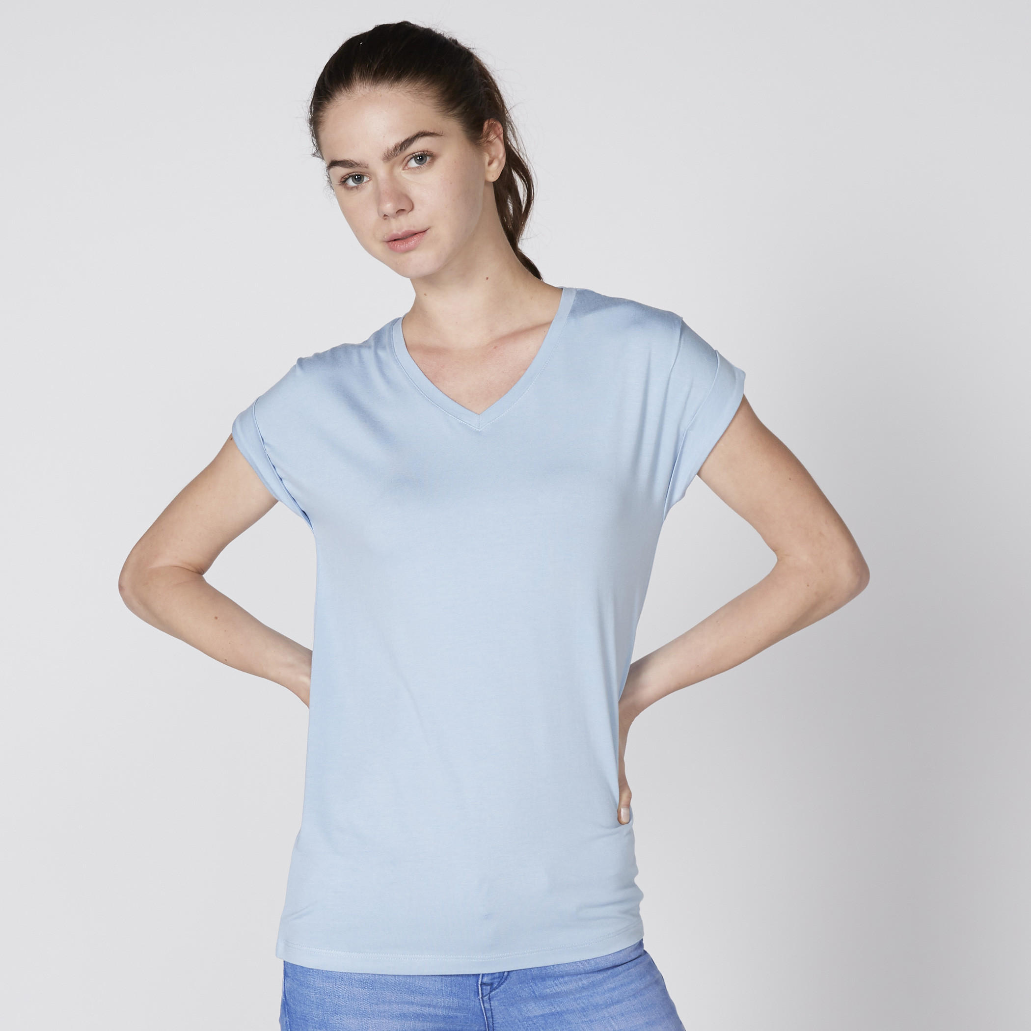 تيشيرت بياقة V وأكمام كاب-women-clothing-tshirts-image-2