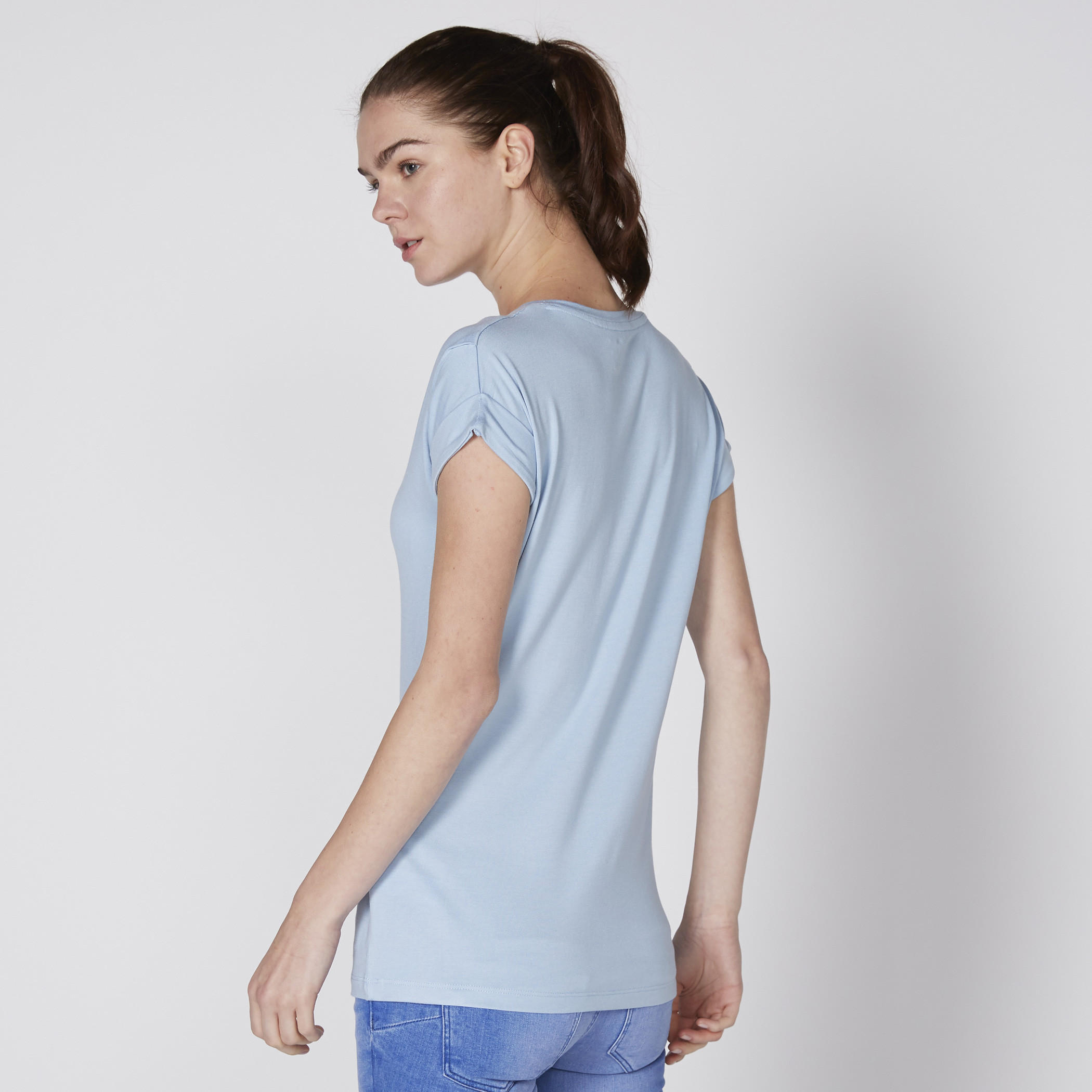 تيشيرت بياقة V وأكمام كاب-women-clothing-tshirts-image-3