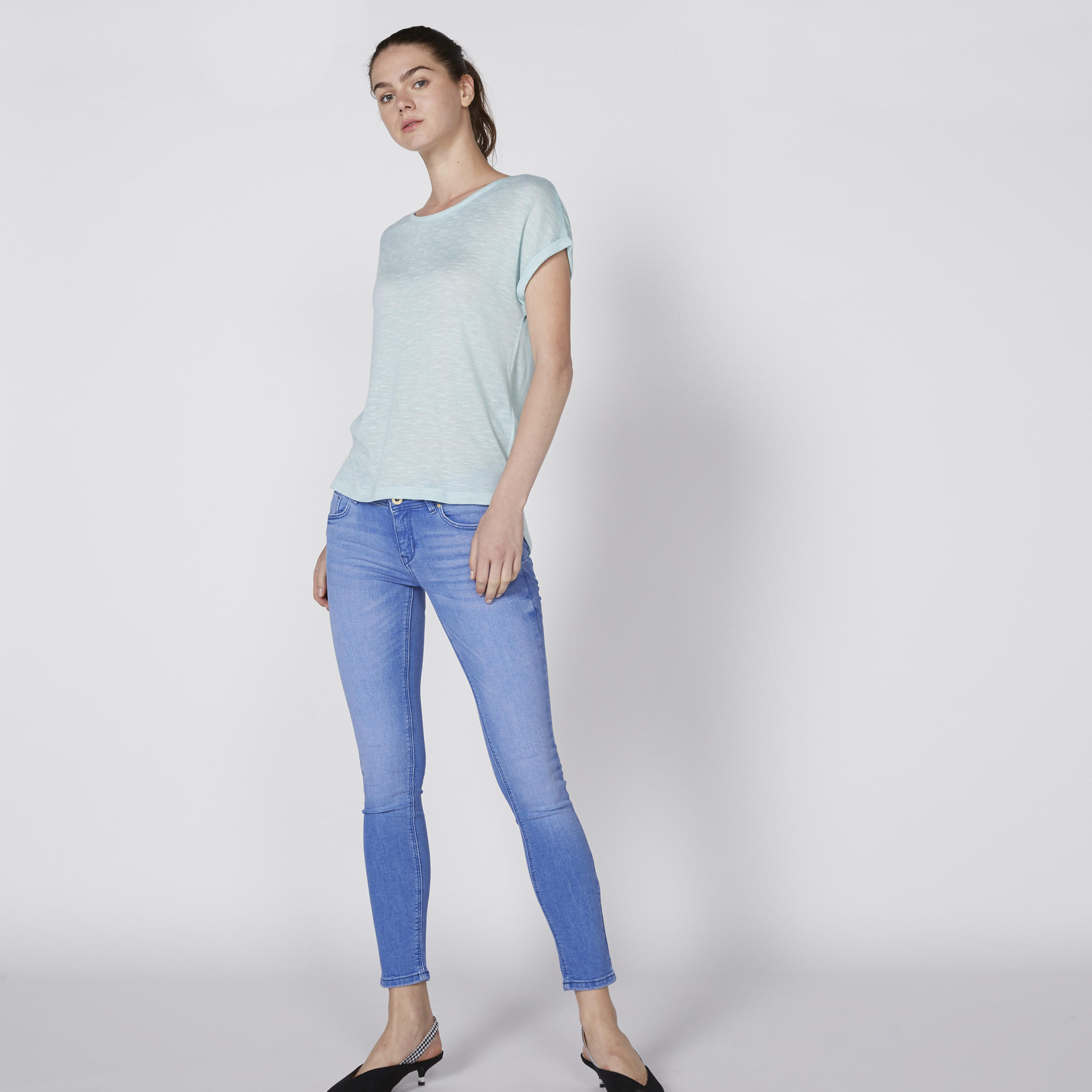 بلوزة بارزة الملمس بياقة مستديرة وأكمام متصلة-women-clothing-tshirts-image-1
