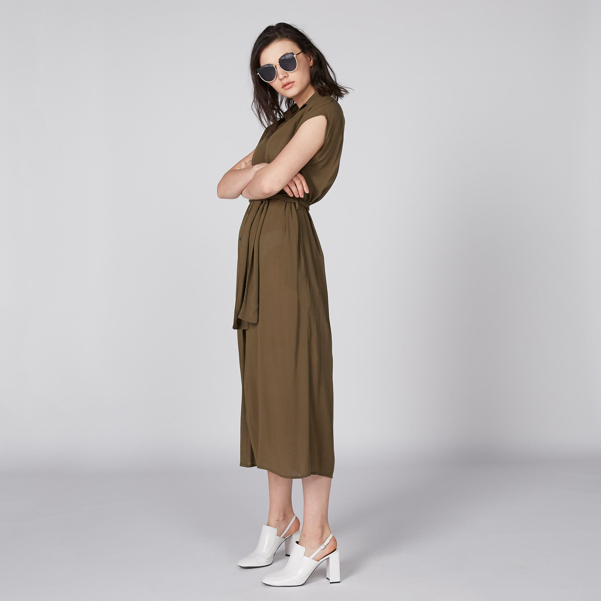 فستان قميص متوسط الطول بأكمام كاب ورباط وفتحة جانبية-women-clothing-dresses-image-4