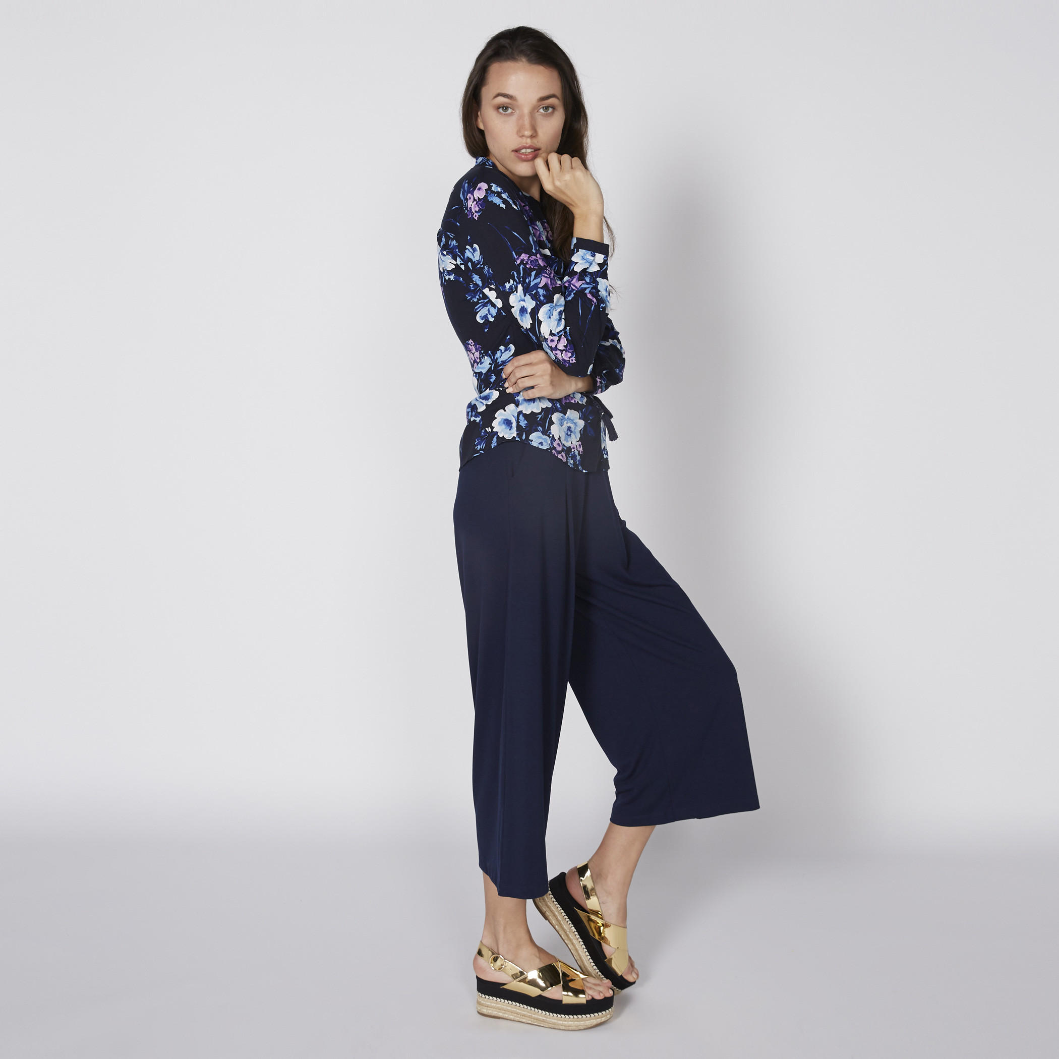 بنطال بالازو بخصر مطاطي وجيوب-women-clothing-bottoms-trousers-image-2