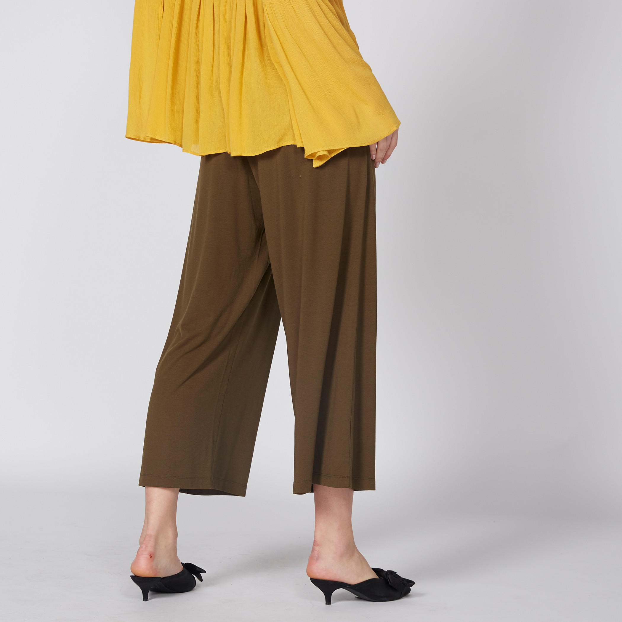 بنطال واسع الساقين بخصر مطّاطي وجيوب-women-clothing-bottoms-trousers-image-5