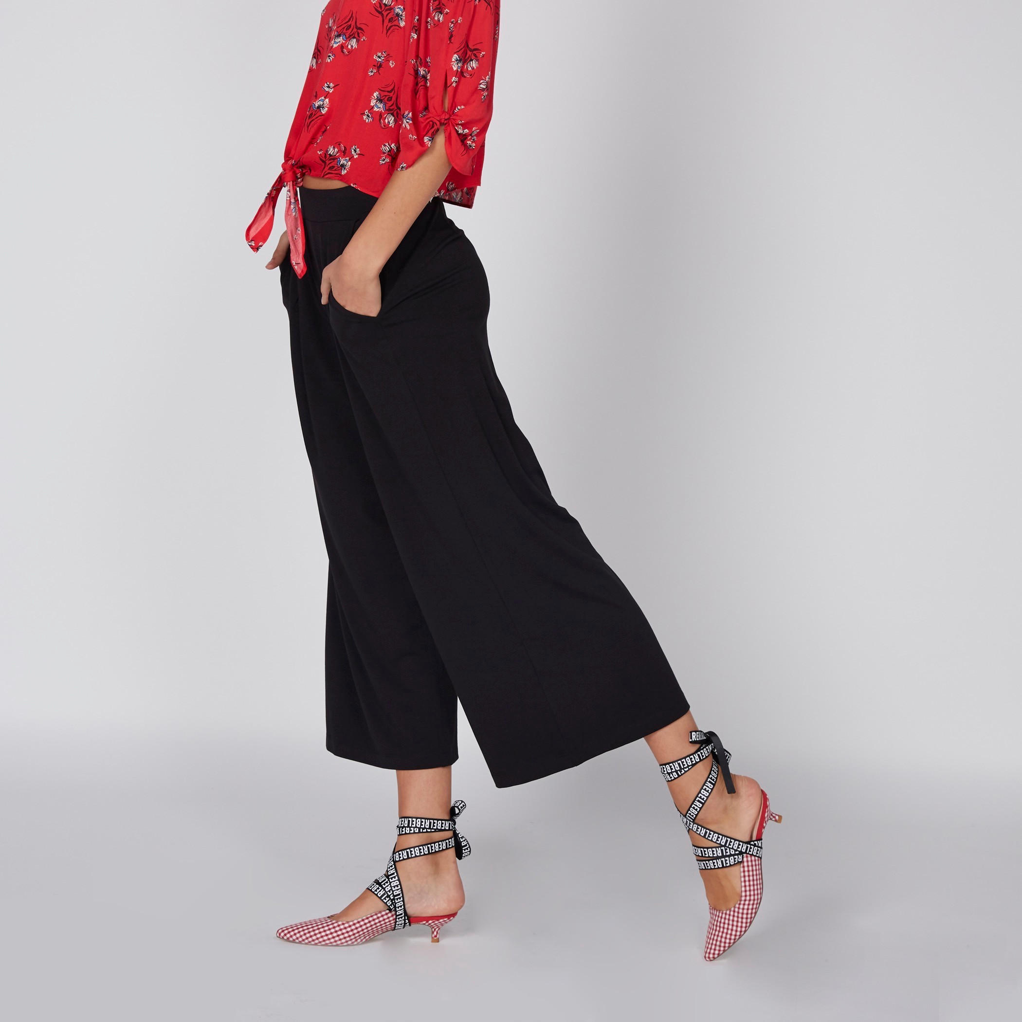 بنطال واسع الساقين بخصر مطّاطي وجيوب-women-clothing-bottoms-trousers-image-3