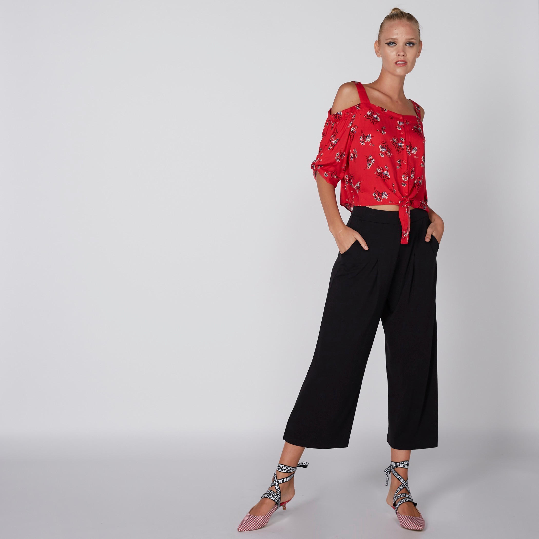 بنطال واسع الساقين بخصر مطّاطي وجيوب-women-clothing-bottoms-trousers-image-4