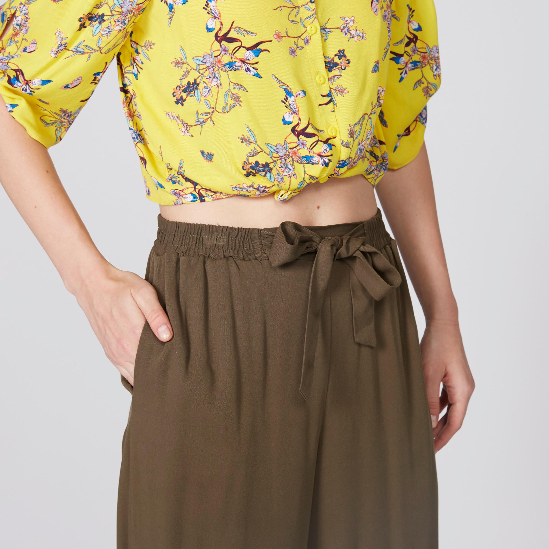 بنطال بالازو طويل بخصر مطّاطي-women-clothing-bottoms-trousers-image-4