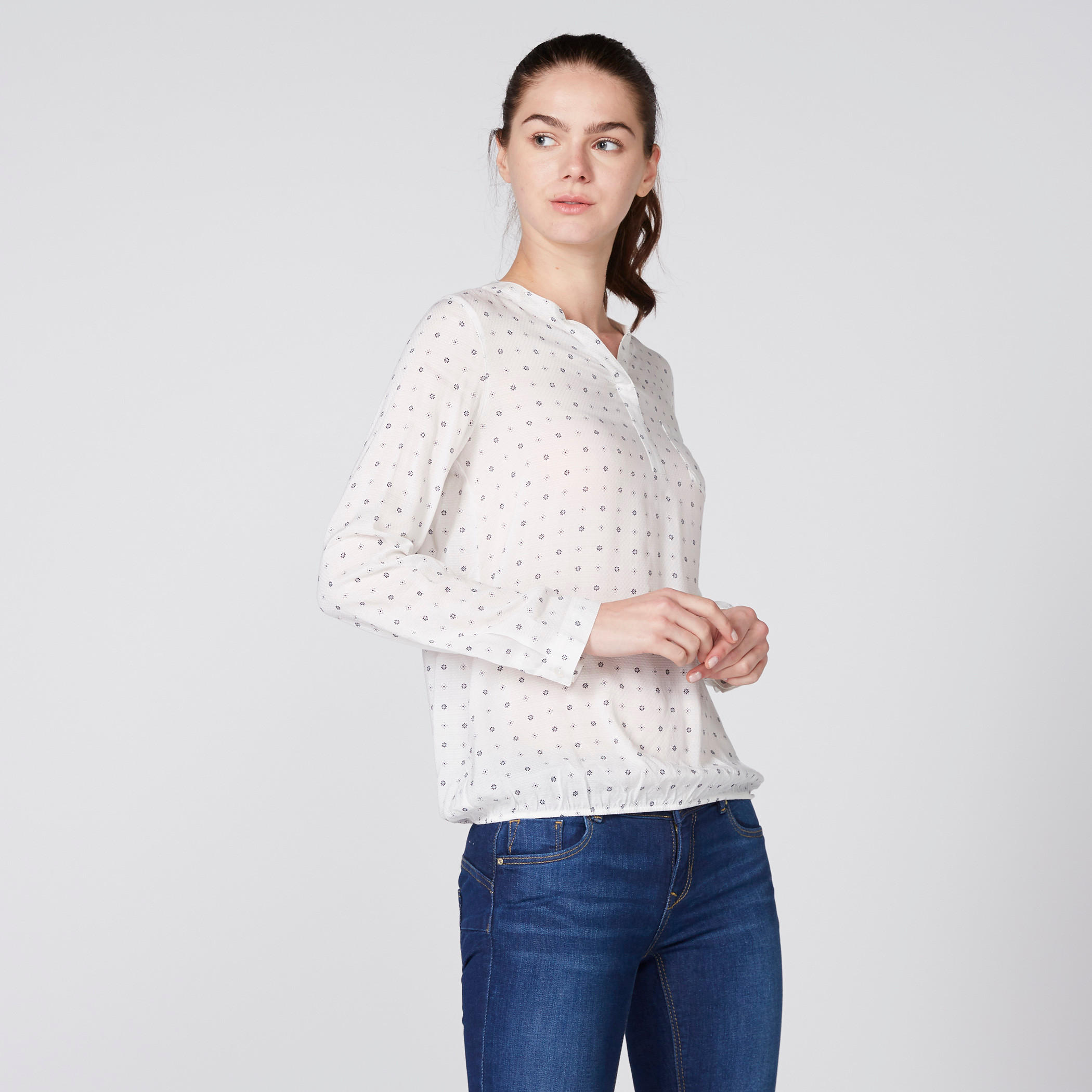 بلوزة بياقة V وأكمام طويلة وطبعات-women-clothing-shirtsandblouses-blouses-image-3