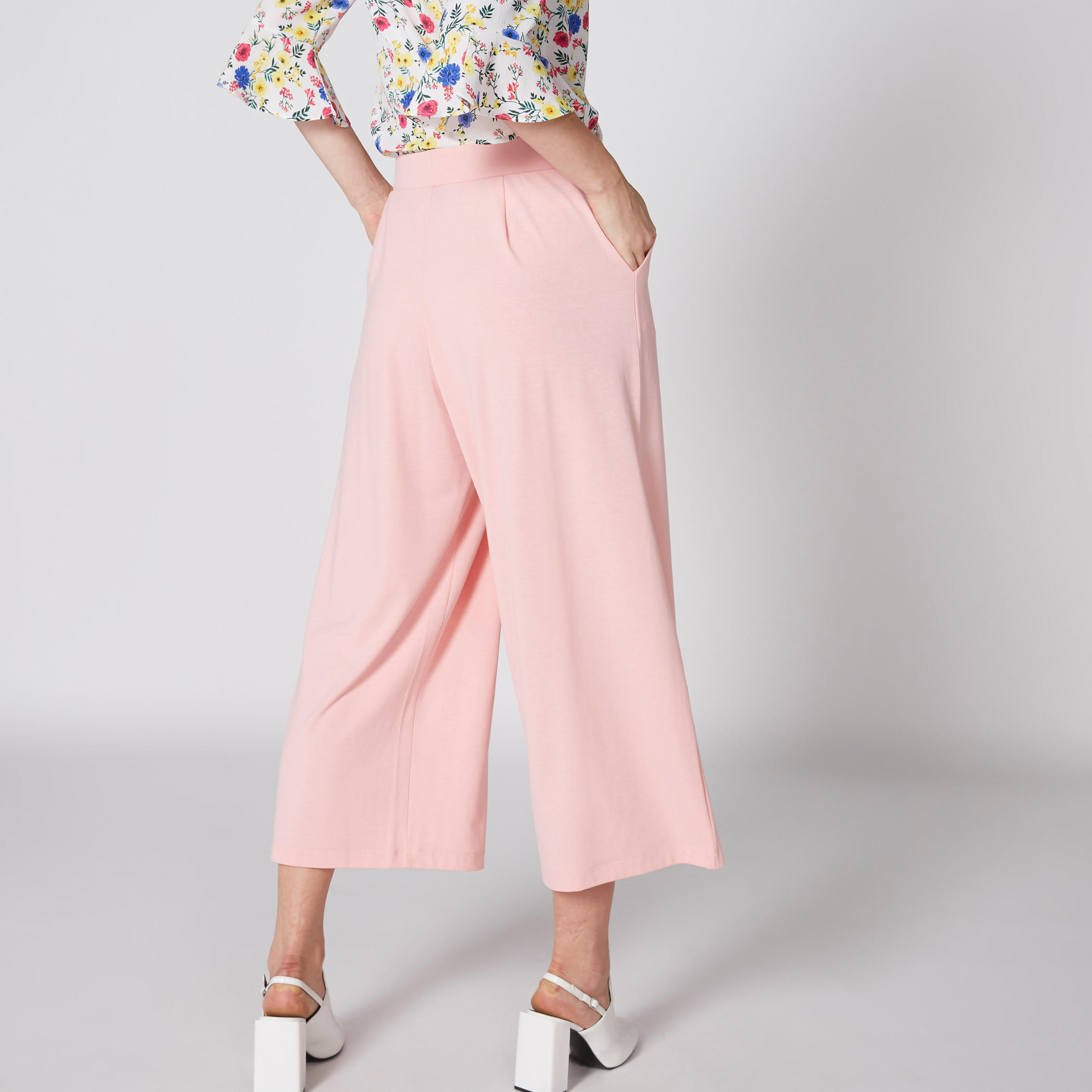 بنطال واسع الساقين بخصر مطّاطي وجيوب-women-clothing-bottoms-trousers-image-2
