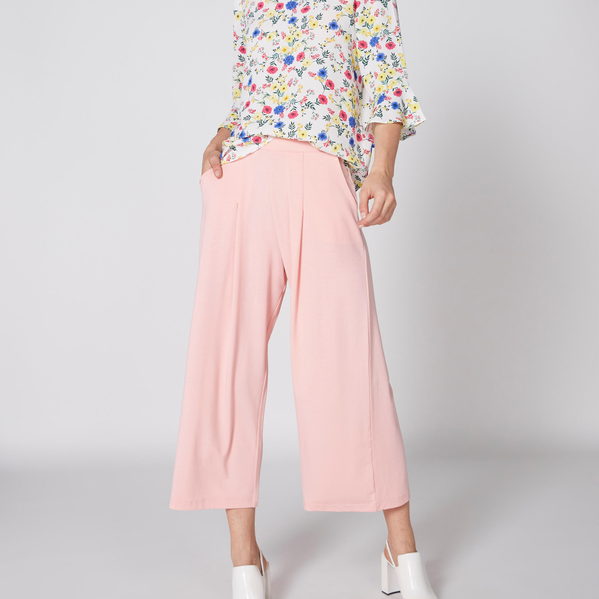بنطال واسع الساقين بخصر مطّاطي وجيوب-women-clothing-bottoms-trousers-image-4
