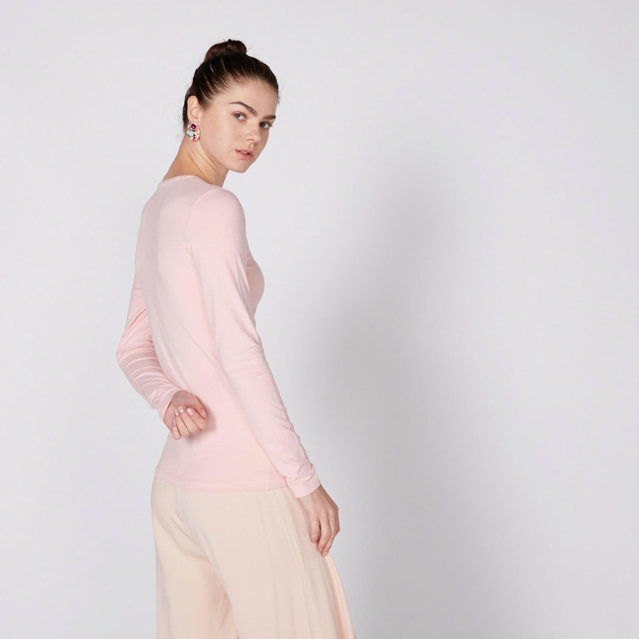 تيشيرت بأكمام طويلة وياقة ضيّقة-women-clothing-tshirts-image-2