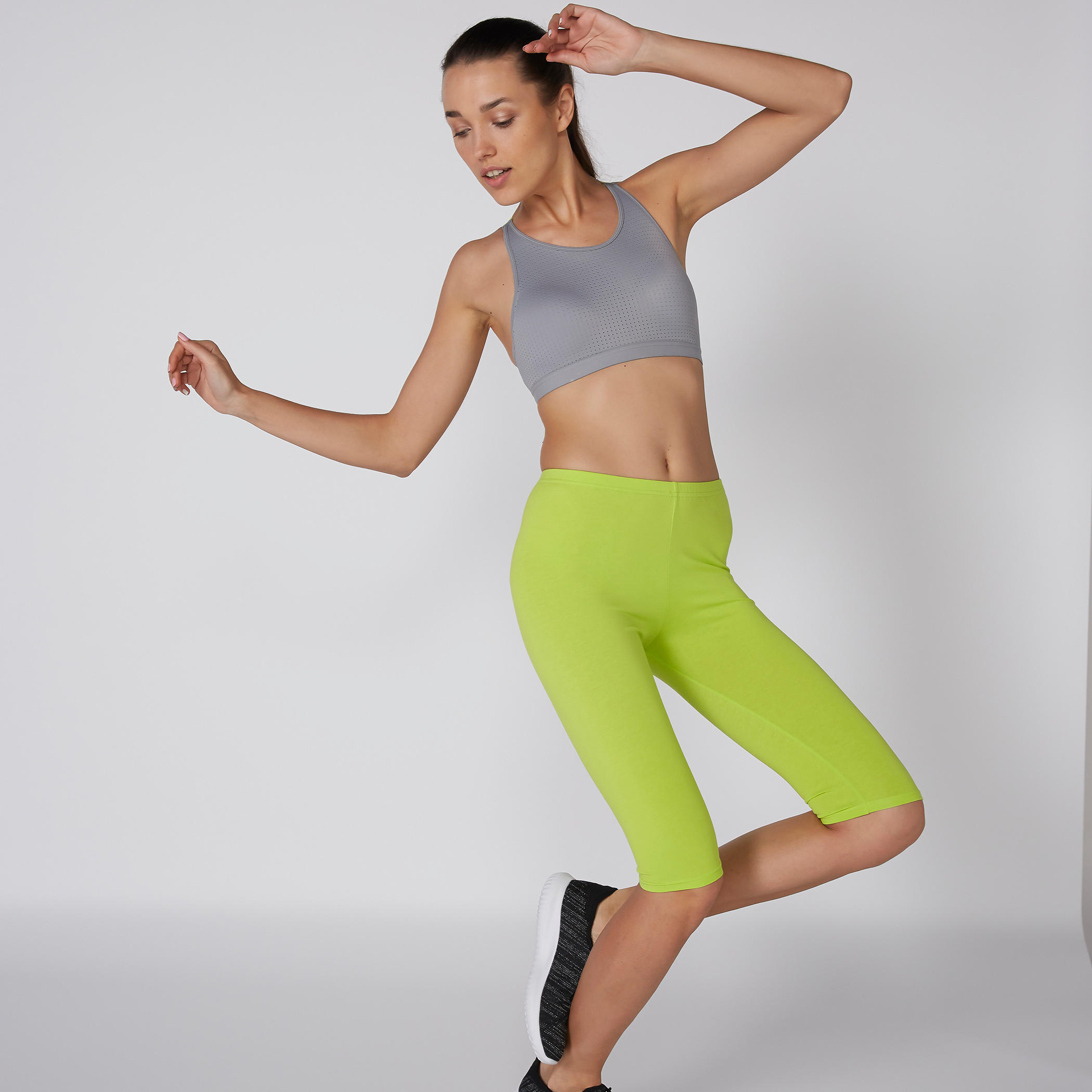بنطال ليقنز بطول الركبة وخصر مطّاطي-women-clothing-bottoms-leggings-image-1