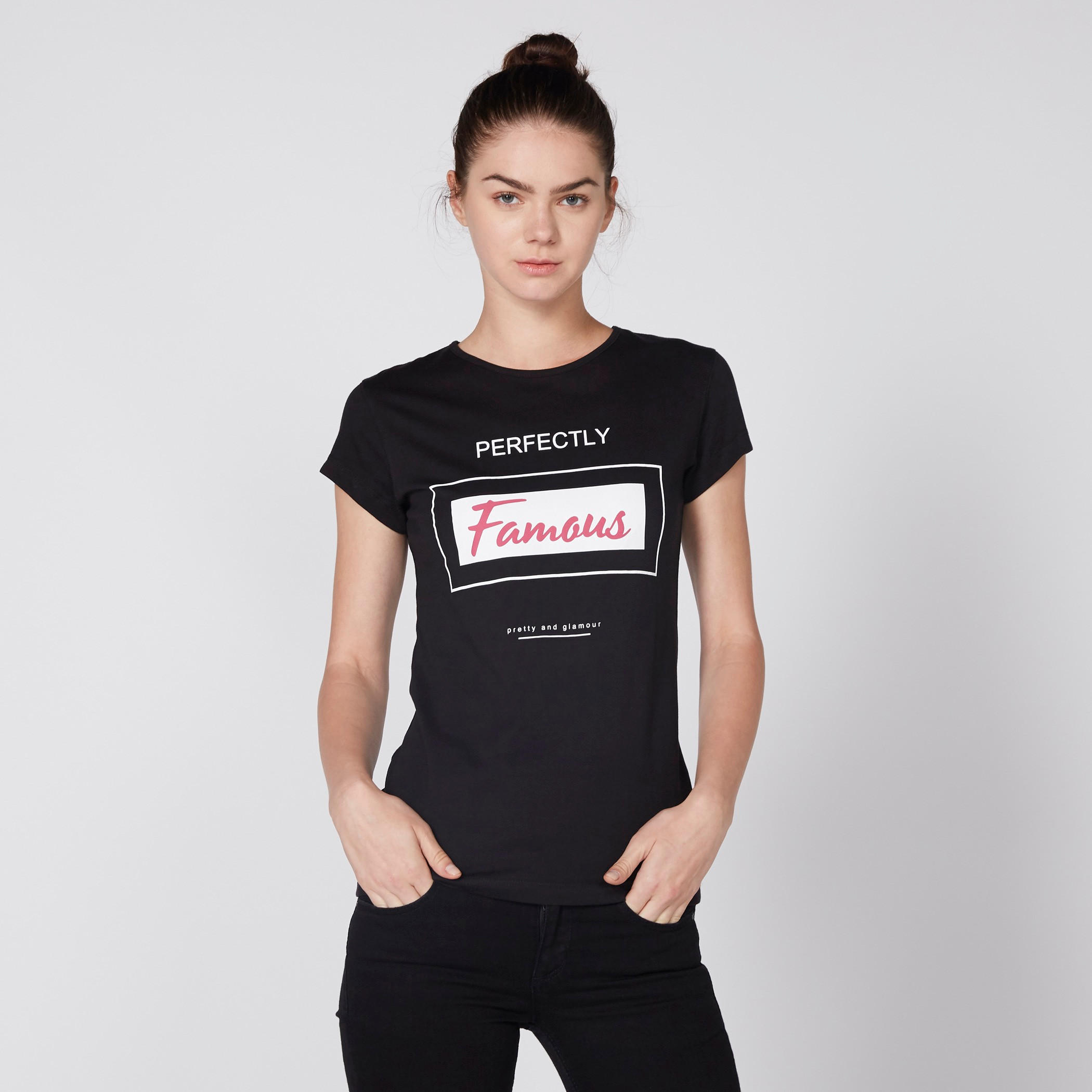 تيشيرت بياقة مستديرة وأكمام كاب وطبعات-women-clothing-tshirts-image-1