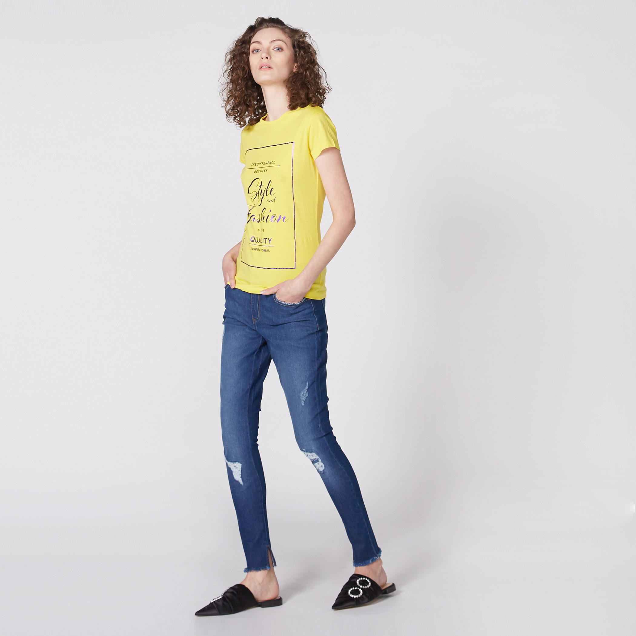 تيشيرت بطبعات وياقة مستديرة وأكمام قصيرة-women-clothing-shirtsandblouses-shirts-image-1