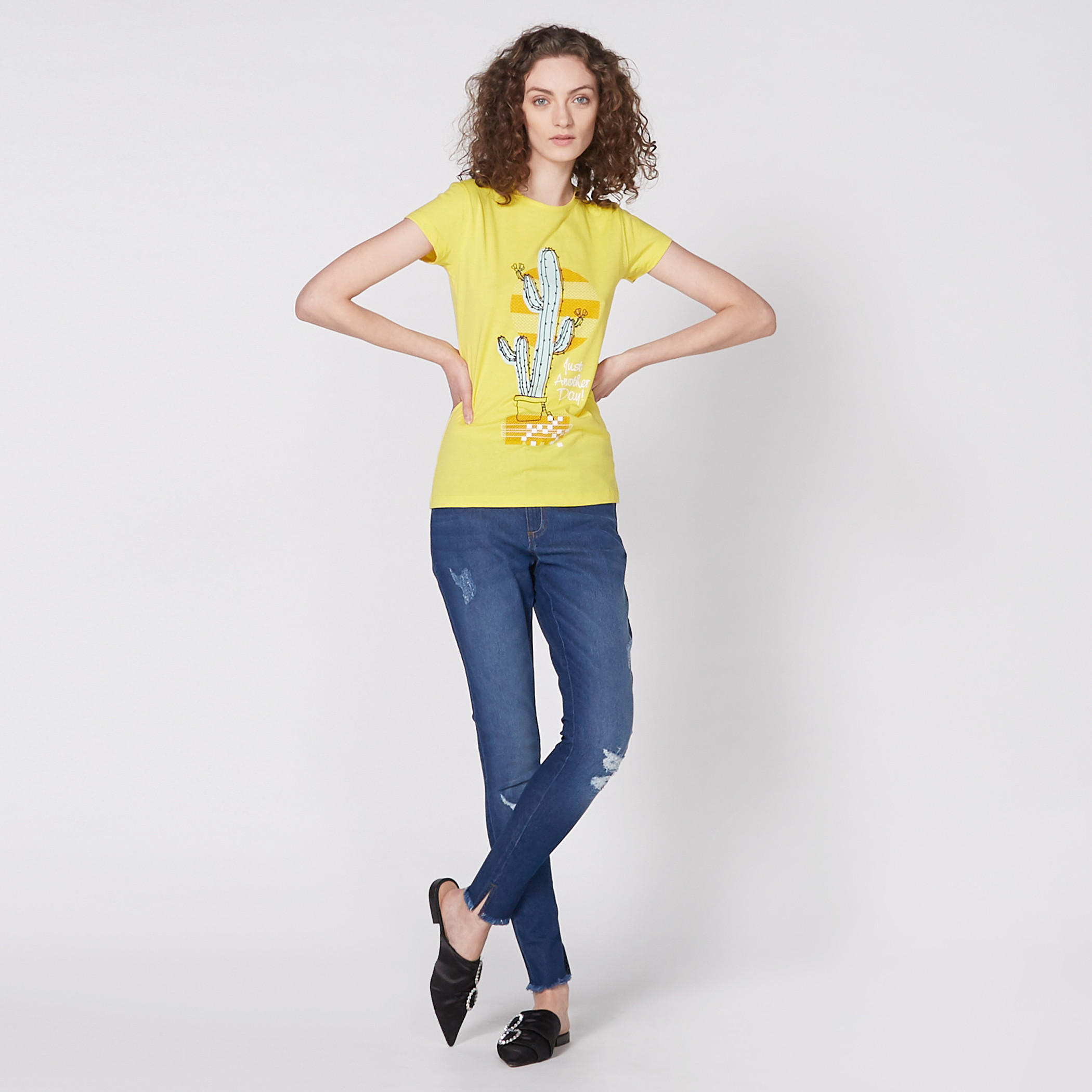 تيشيرت بطبعات وياقة مستديرة وأكمام كاب-women-clothing-shirtsandblouses-blouses-image-2