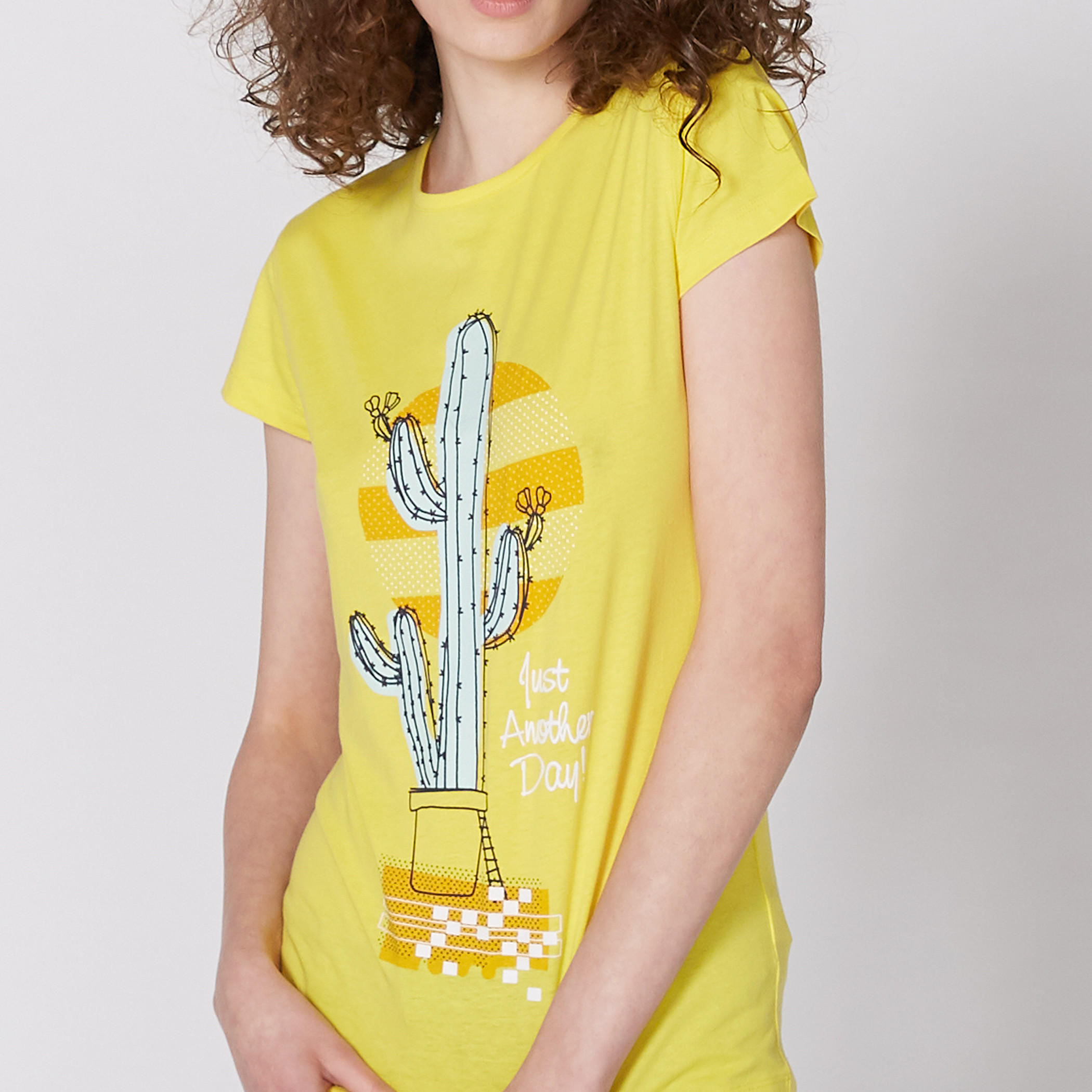 تيشيرت بطبعات وياقة مستديرة وأكمام كاب-women-clothing-shirtsandblouses-blouses-image-3