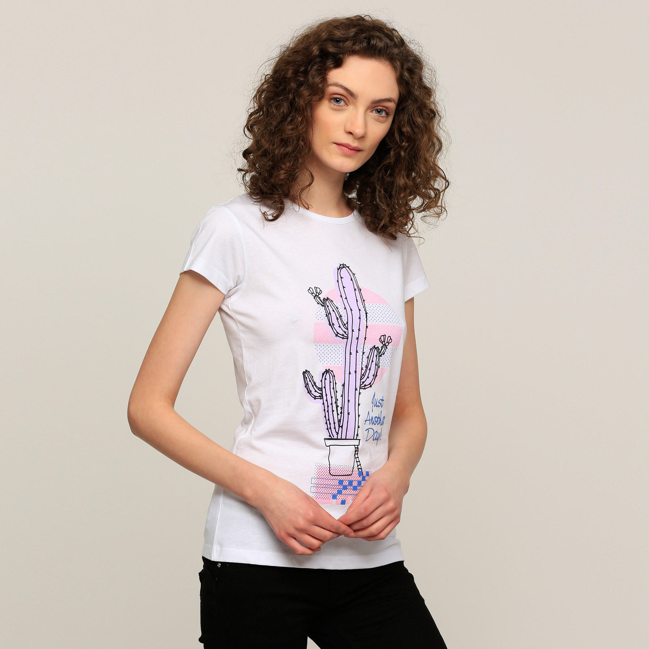 تيشيرت بياقة مستديرة وأكمام قصيرة وطبعات-women-clothing-shirtsandblouses-blouses-image-5