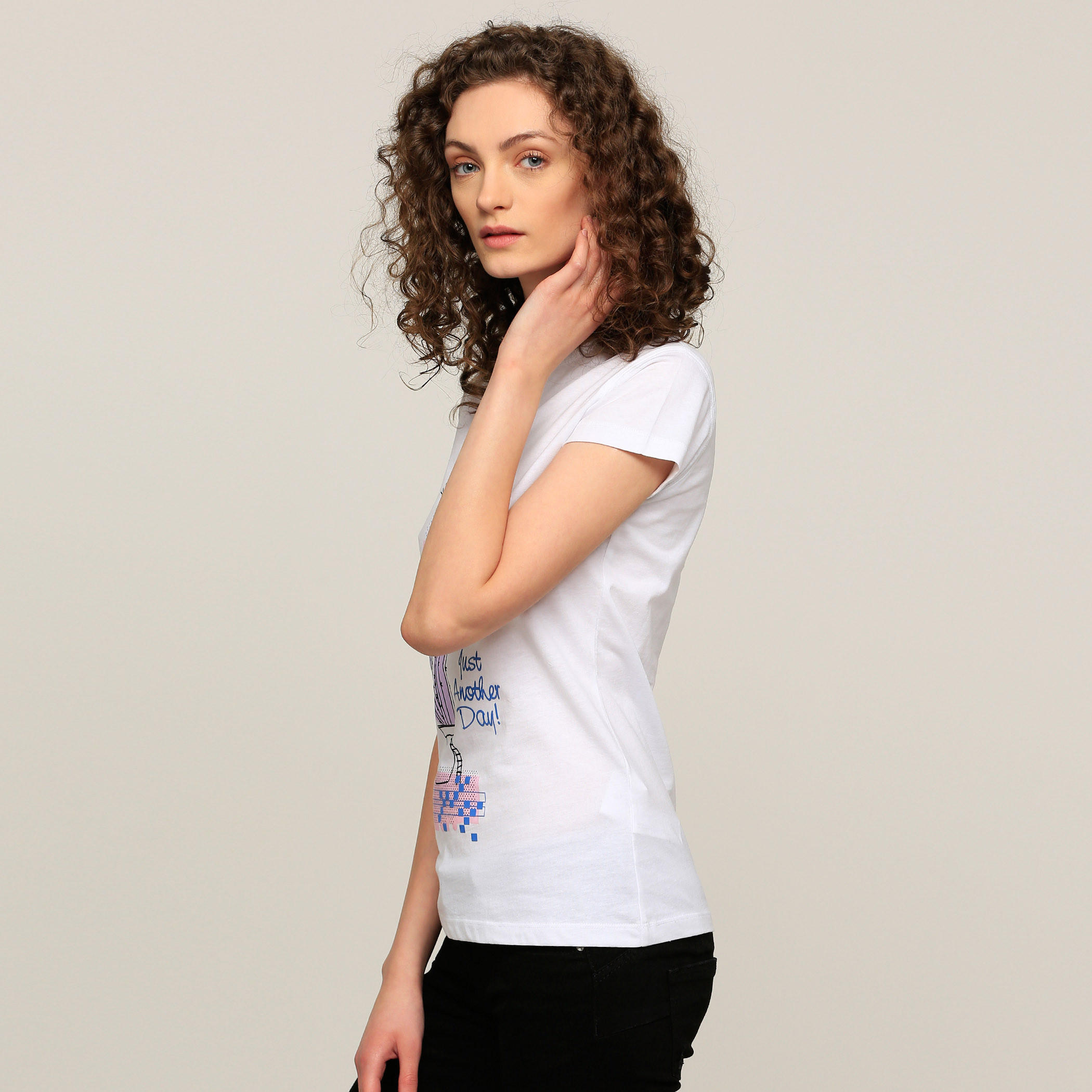 تيشيرت بياقة مستديرة وأكمام قصيرة وطبعات-women-clothing-shirtsandblouses-blouses-image-3