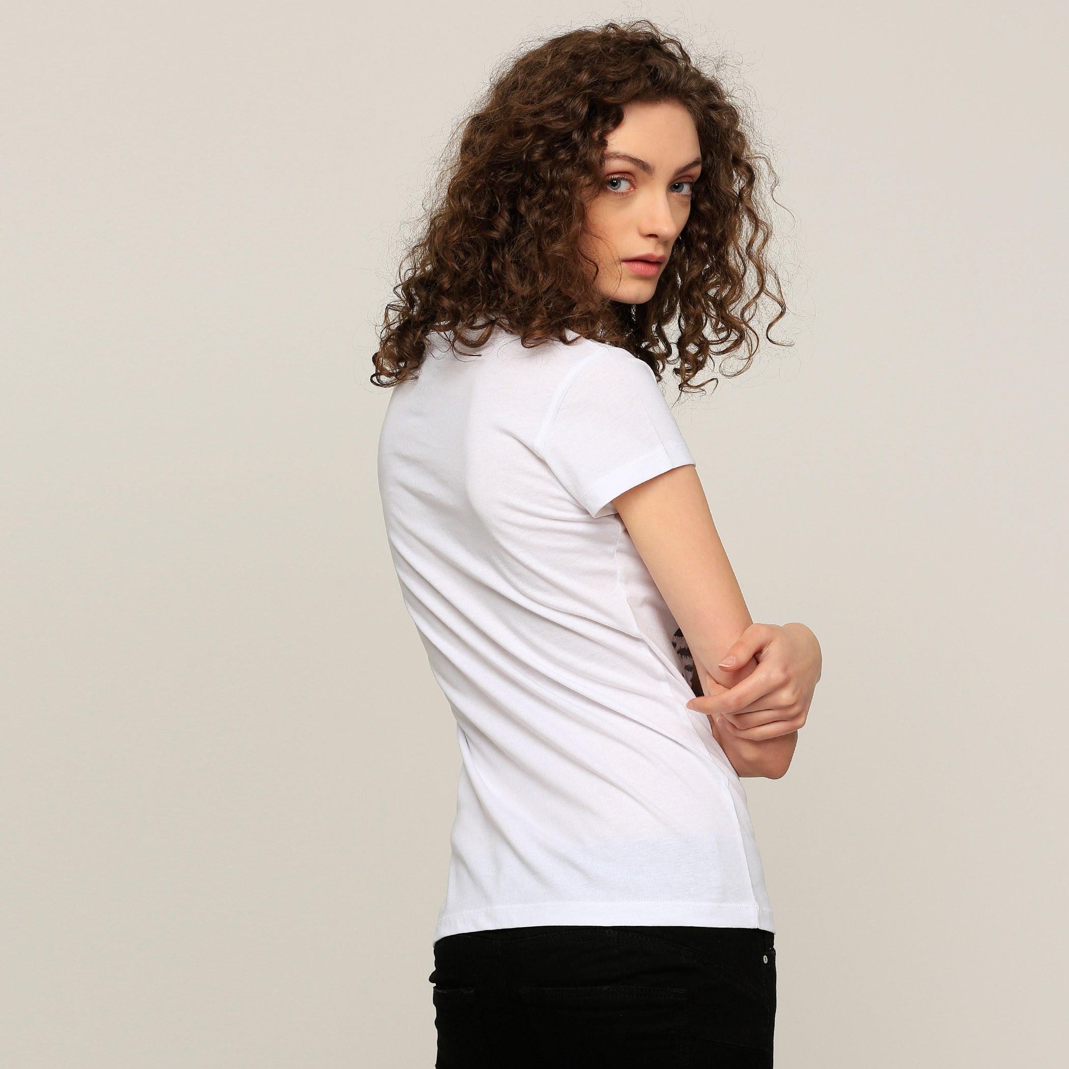 تيشيرت بياقة مستديرة وأكمام قصيرة وطبعات-women-clothing-shirtsandblouses-blouses-image-2