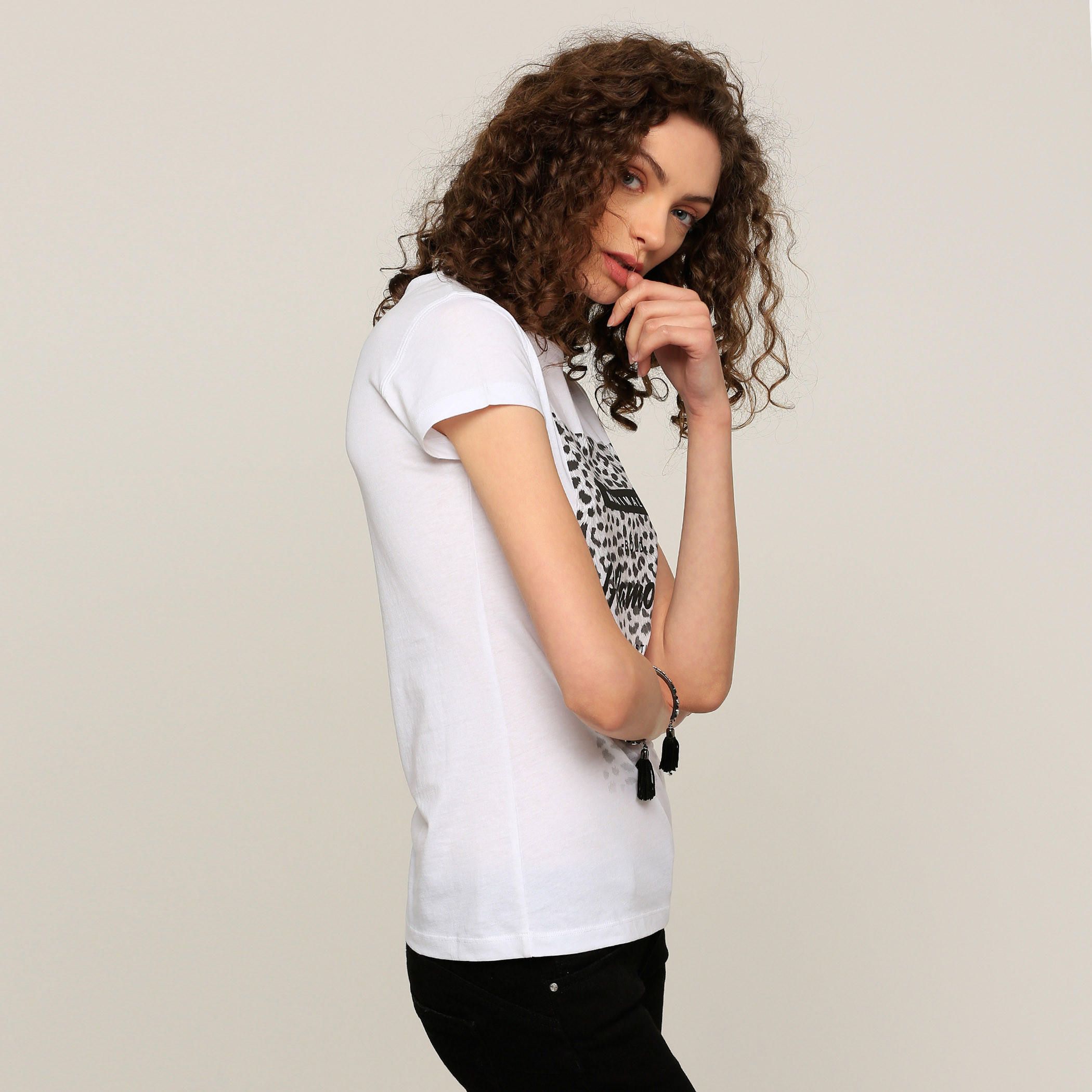 تيشيرت بياقة مستديرة وأكمام قصيرة وطبعات-women-clothing-shirtsandblouses-blouses-image-3
