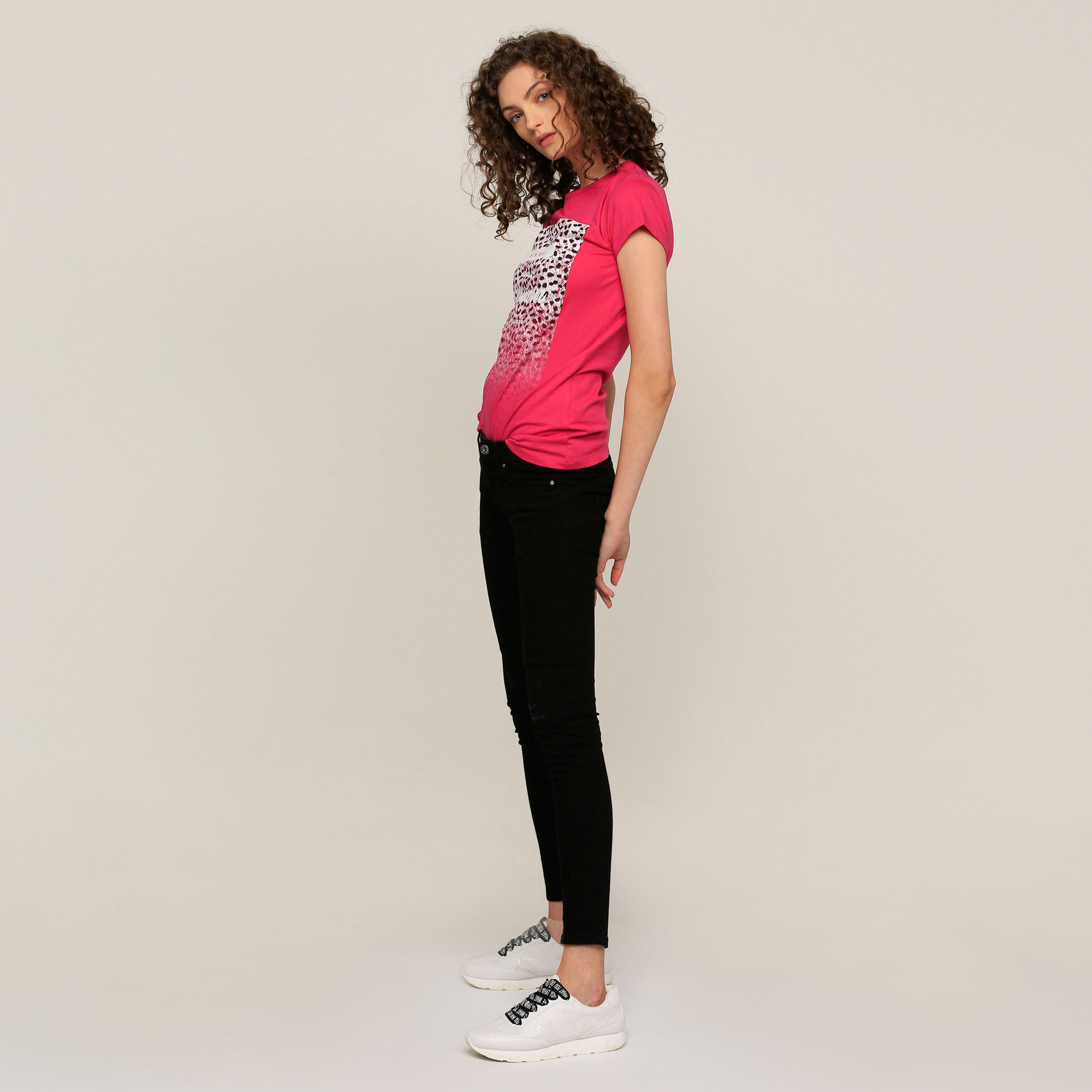 تيشيرت بياقة مستديرة وأكمام قصيرة وطبعات-women-clothing-shirtsandblouses-blouses-image-10