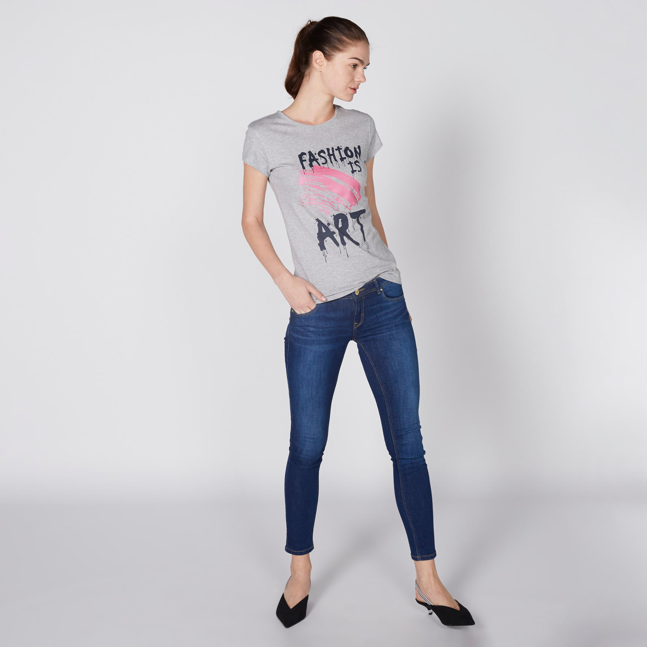تيشيرت بياقة مستديرة وأكمام كاب وطبعات-women-clothing-tshirts-image-2