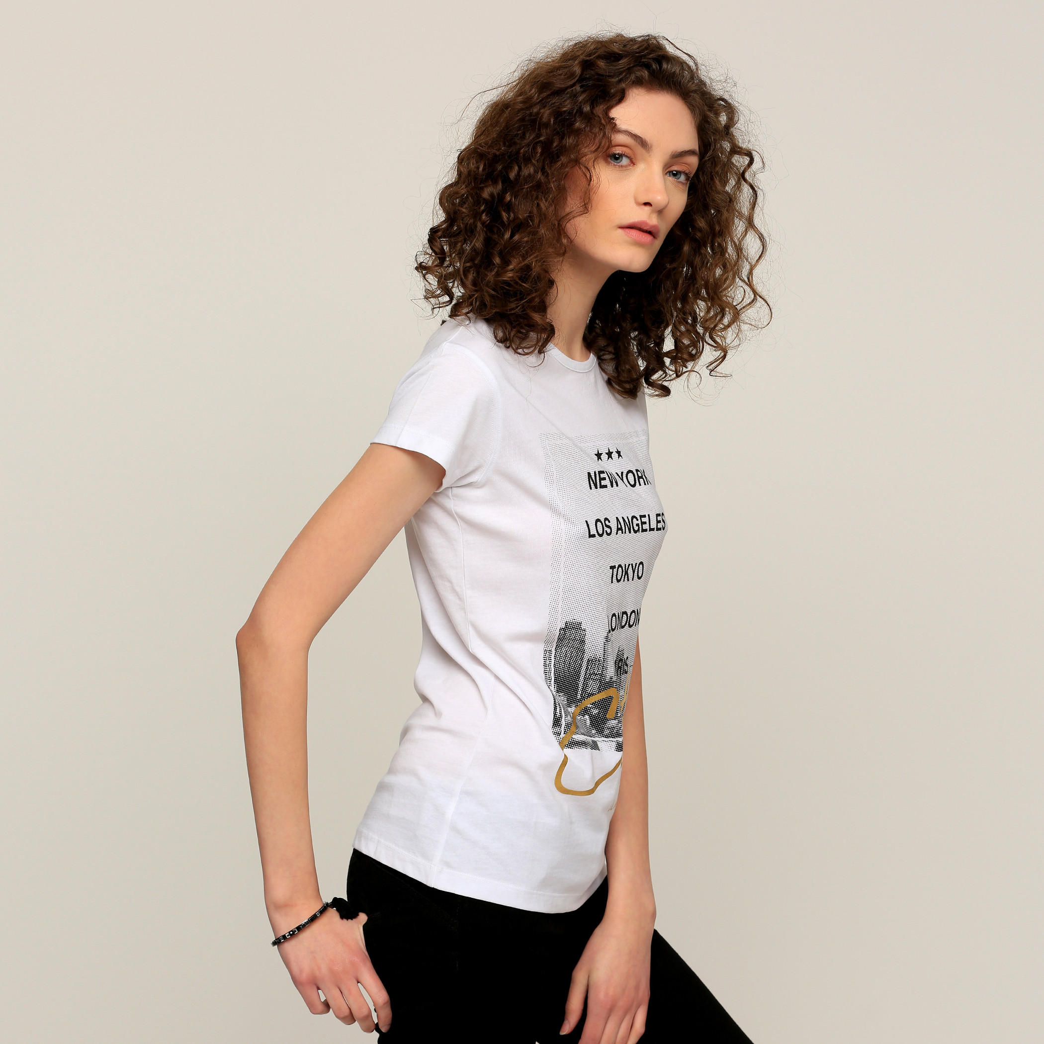 تيشيرت بياقة مستديرة وأكمام قصيرة وطبعات-women-clothing-shirtsandblouses-blouses-image-3