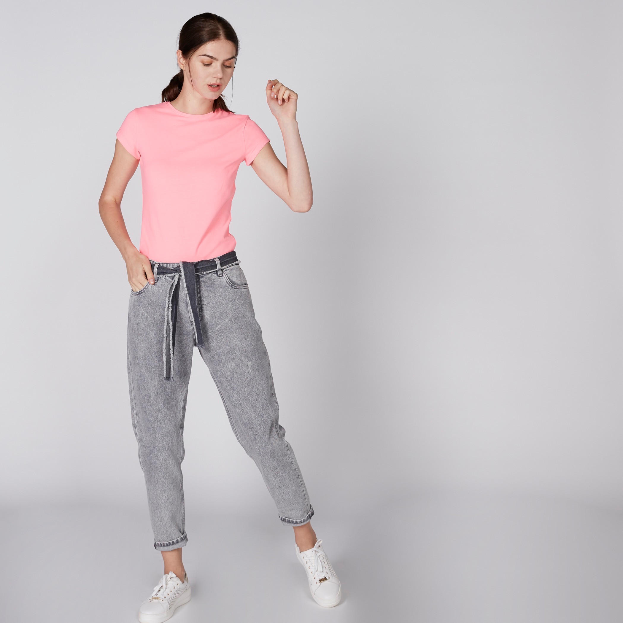 تيشيرت بياقة ضيّقة وأكمام قصيرة-women-clothing-tshirts-image-3