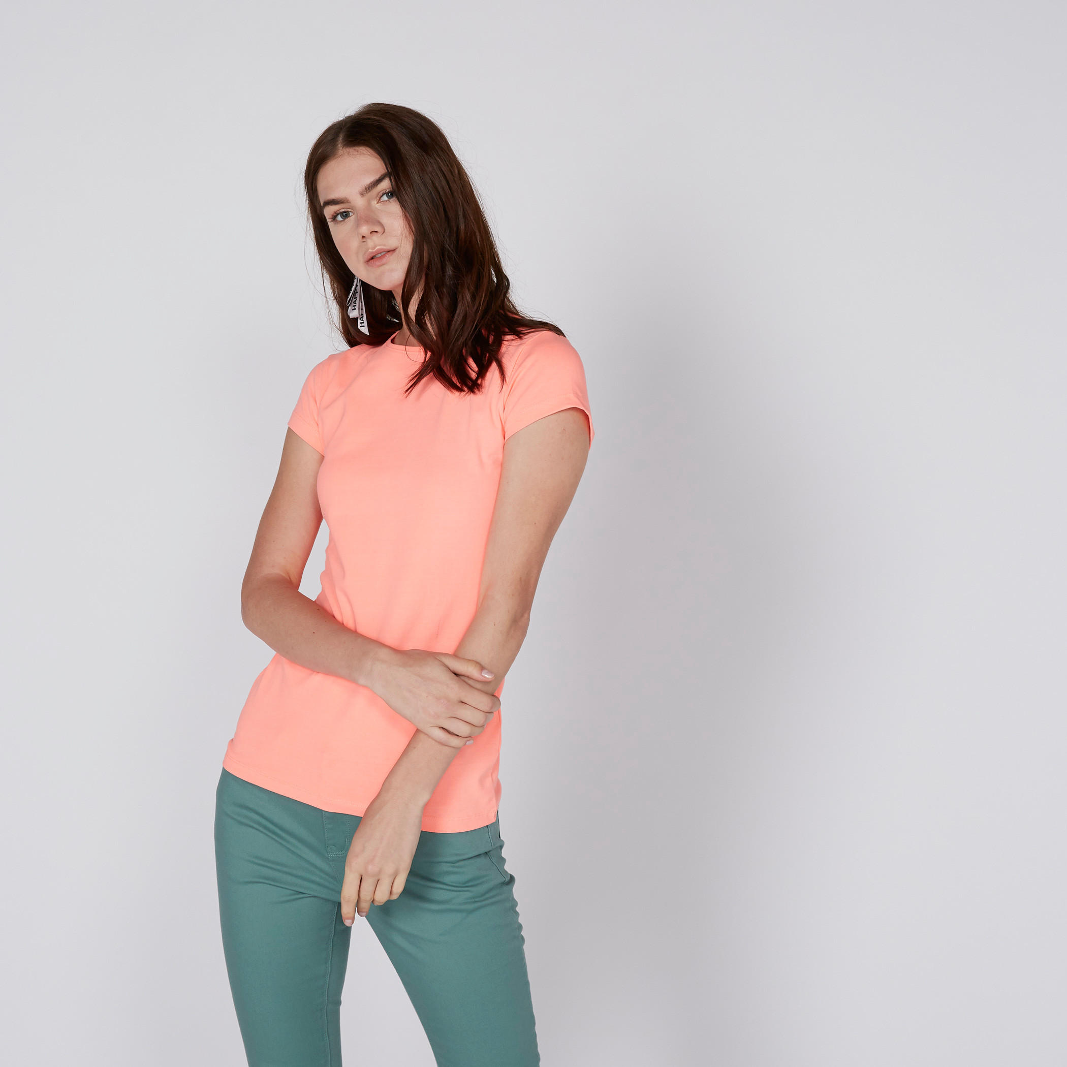 تيشيرت بياقة مستديرة وأكمام كاب-women-clothing-tshirts-image-3