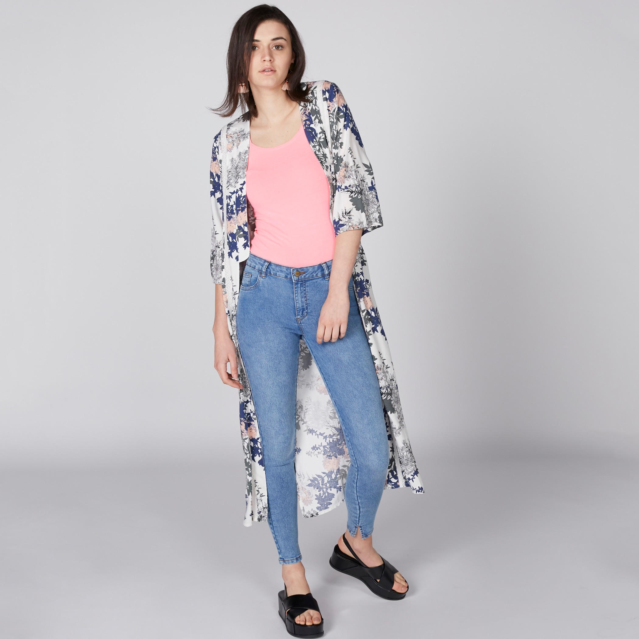 بلوزة بياقة عميقة وحمالات رفيعة-women-clothing-shirtsandblouses-blouses-image-3
