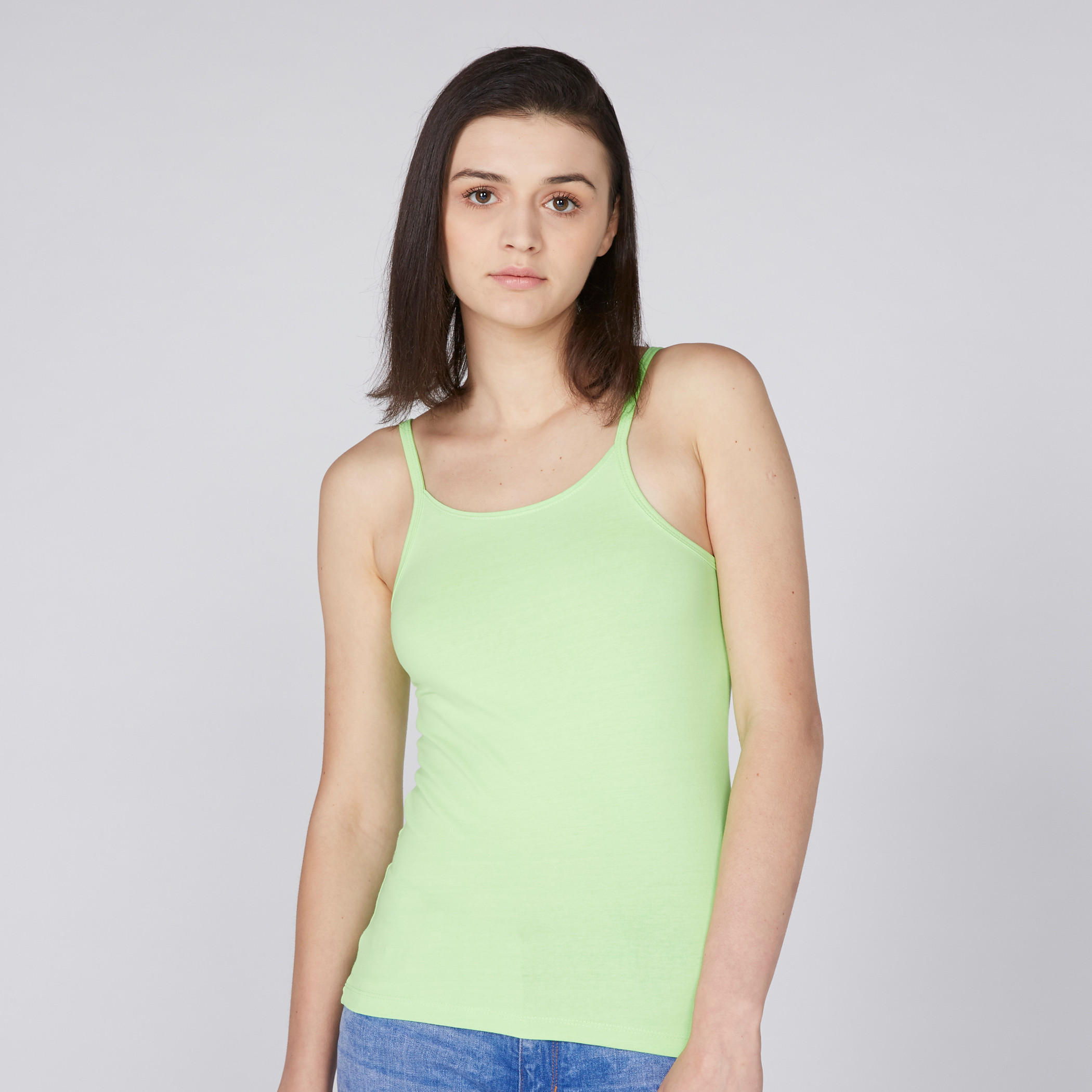 بلوزة كامي بحمّالات رفيعة وياقة عميقة-women-clothing-tshirts-image-1