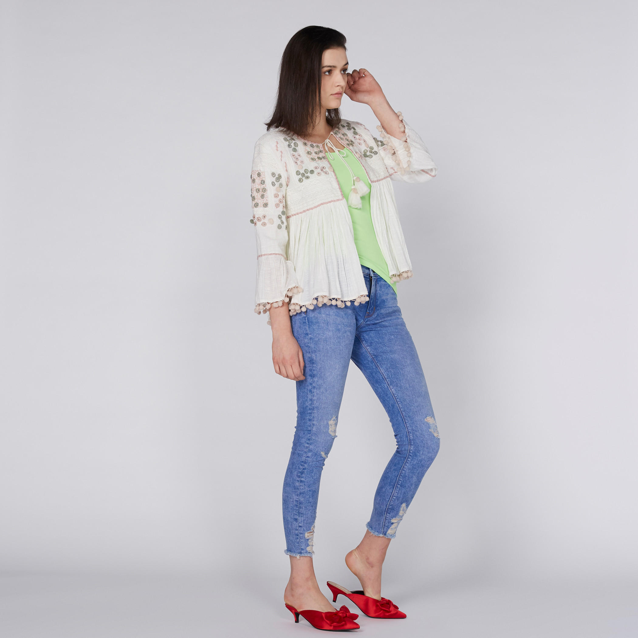 بلوزة كامي بحمّالات رفيعة وياقة عميقة-women-clothing-tshirts-image-3