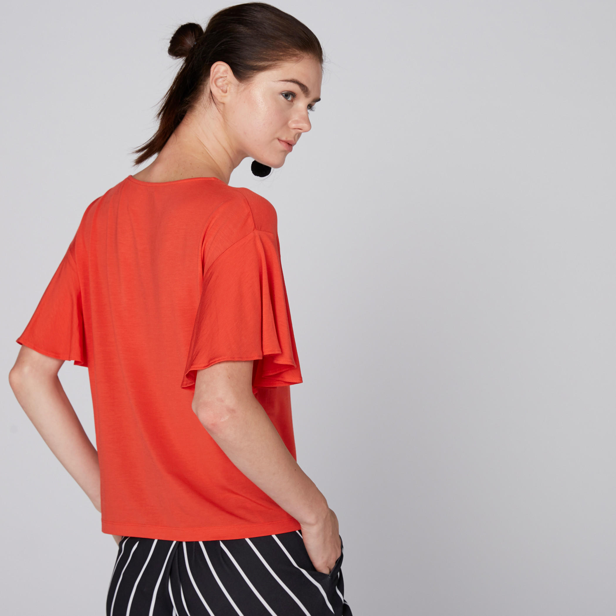 بلوزة بياقة مستديرة وأكمام واسعة-women-clothing-shirtsandblouses-blouses-image-4