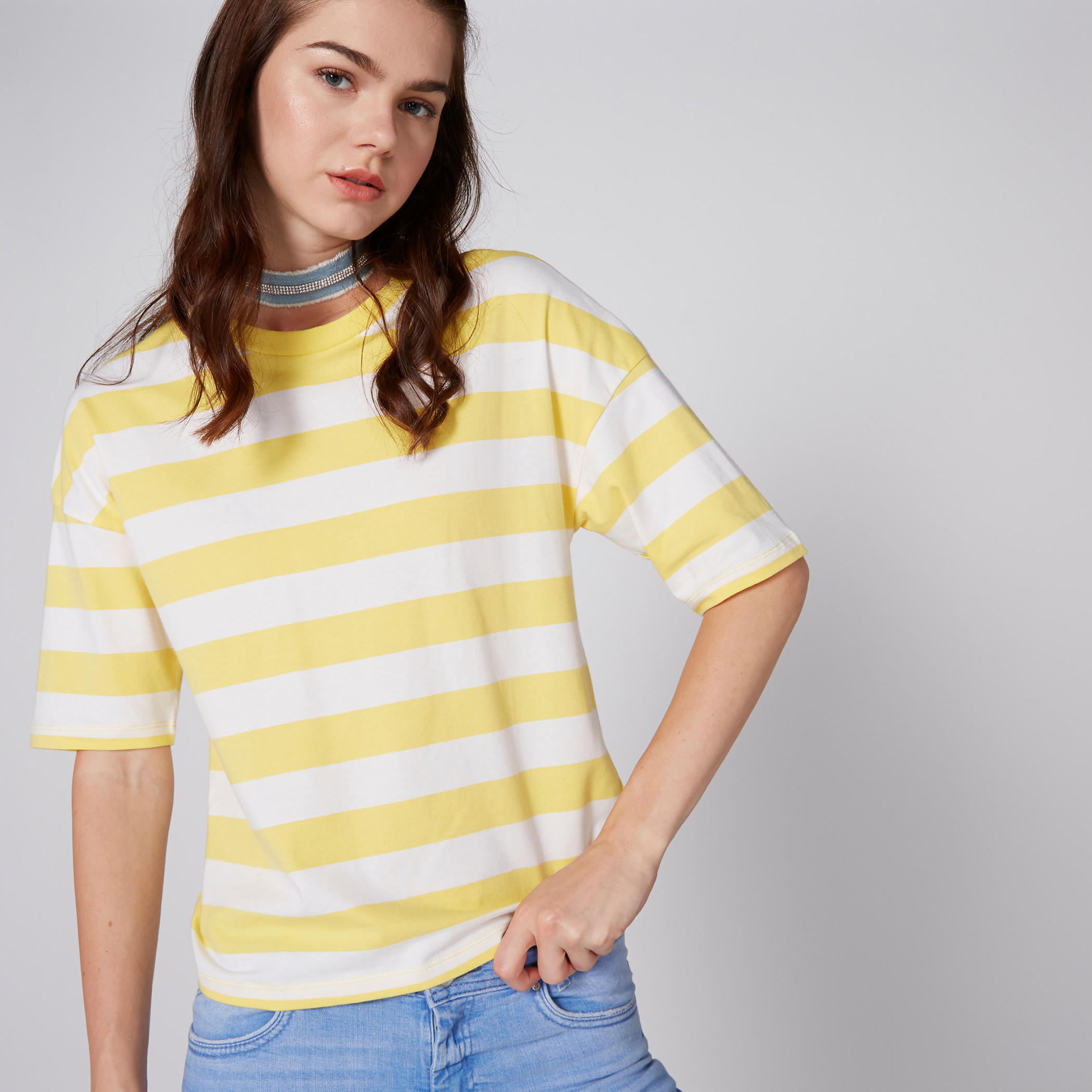 بلوزة مقلّمة بياقة مستديرة وأكتاف منسدلة-women-clothing-shirtsandblouses-blouses-image-1