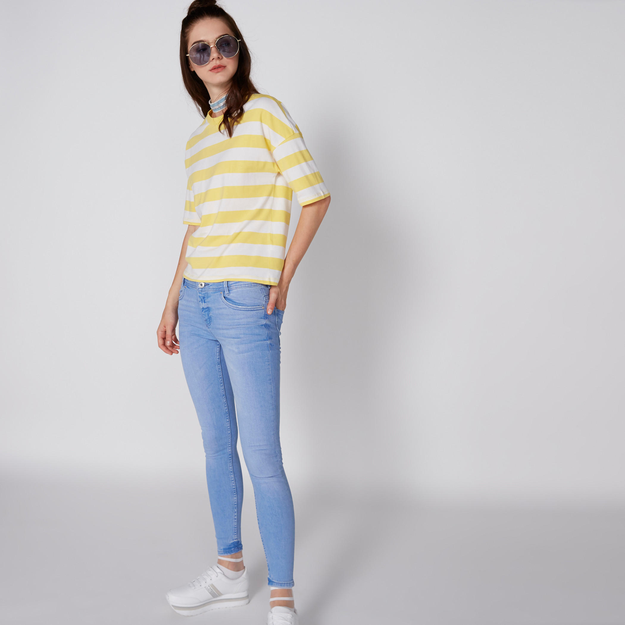 بلوزة مقلّمة بياقة مستديرة وأكتاف منسدلة-women-clothing-shirtsandblouses-blouses-image-3