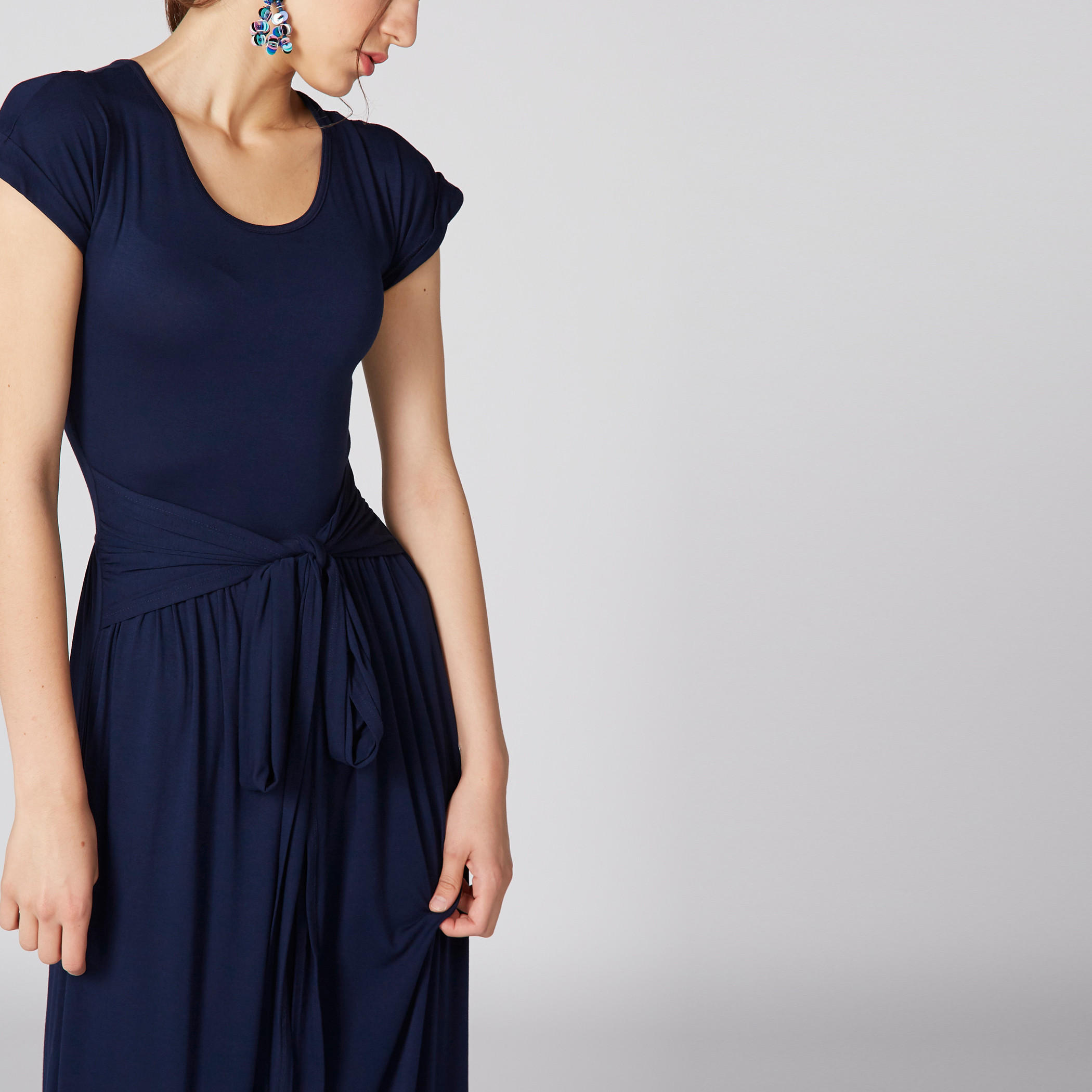 فستان طويل بياقة عميقة وأكمام كاب وأربطة-women-clothing-dresses-image-2