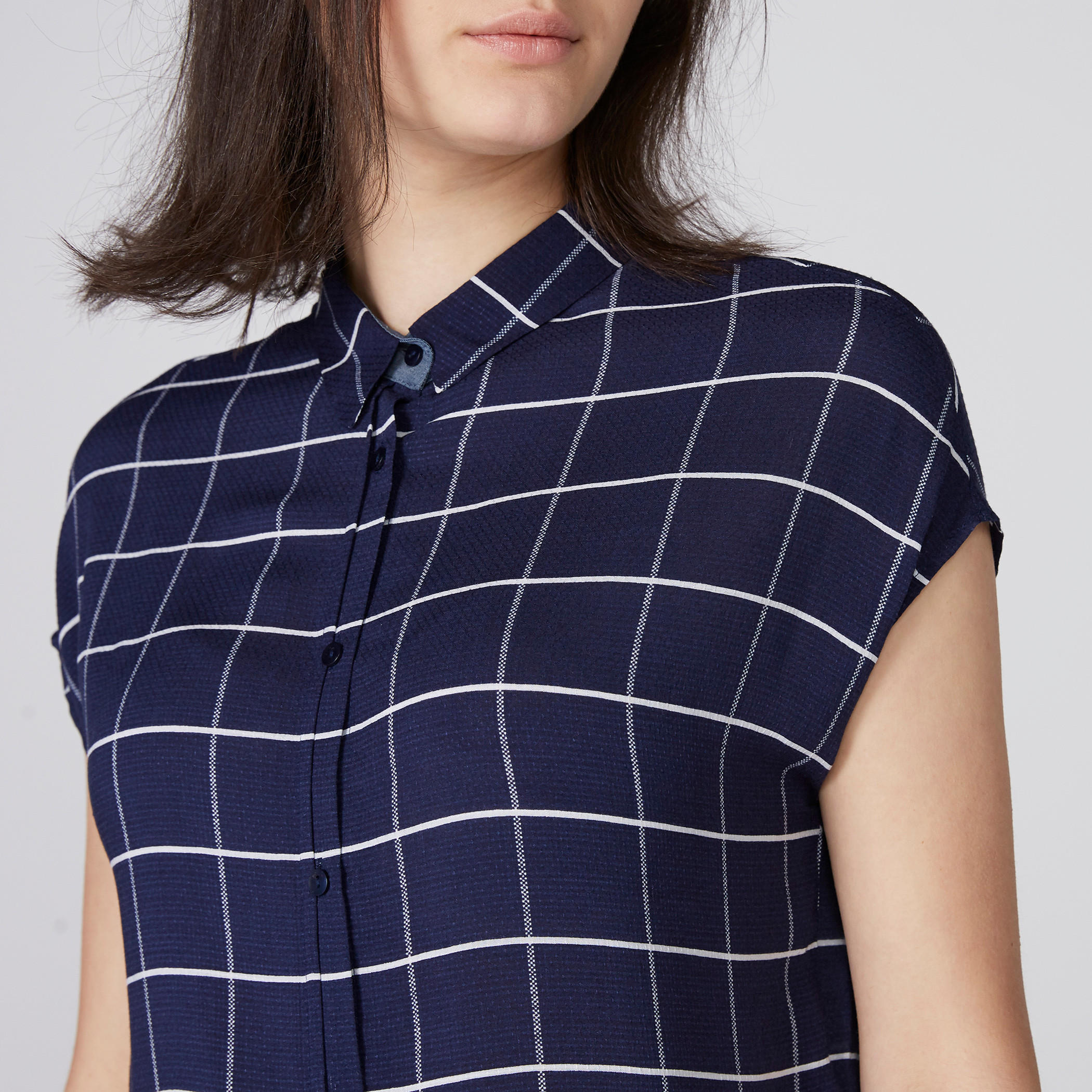 قميص كاروهات بأكمام متصلة وأزرار-women-clothing-shirtsandblouses-shirts-image-2