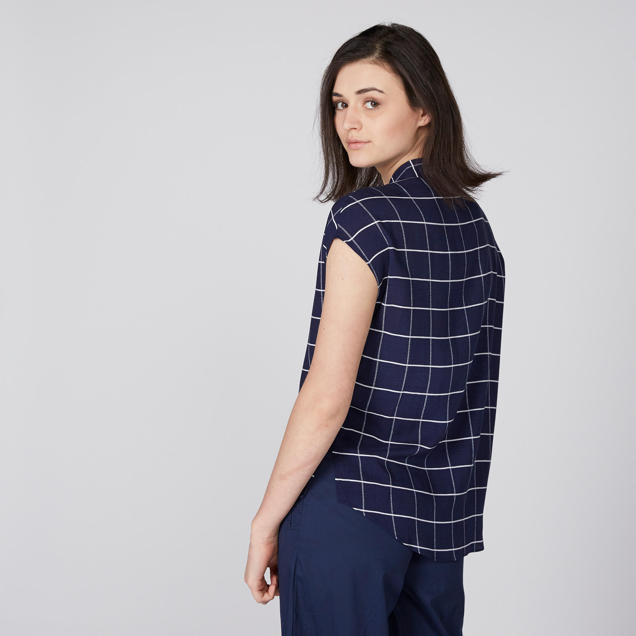 قميص كاروهات بأكمام متصلة وأزرار-women-clothing-shirtsandblouses-shirts-image-3