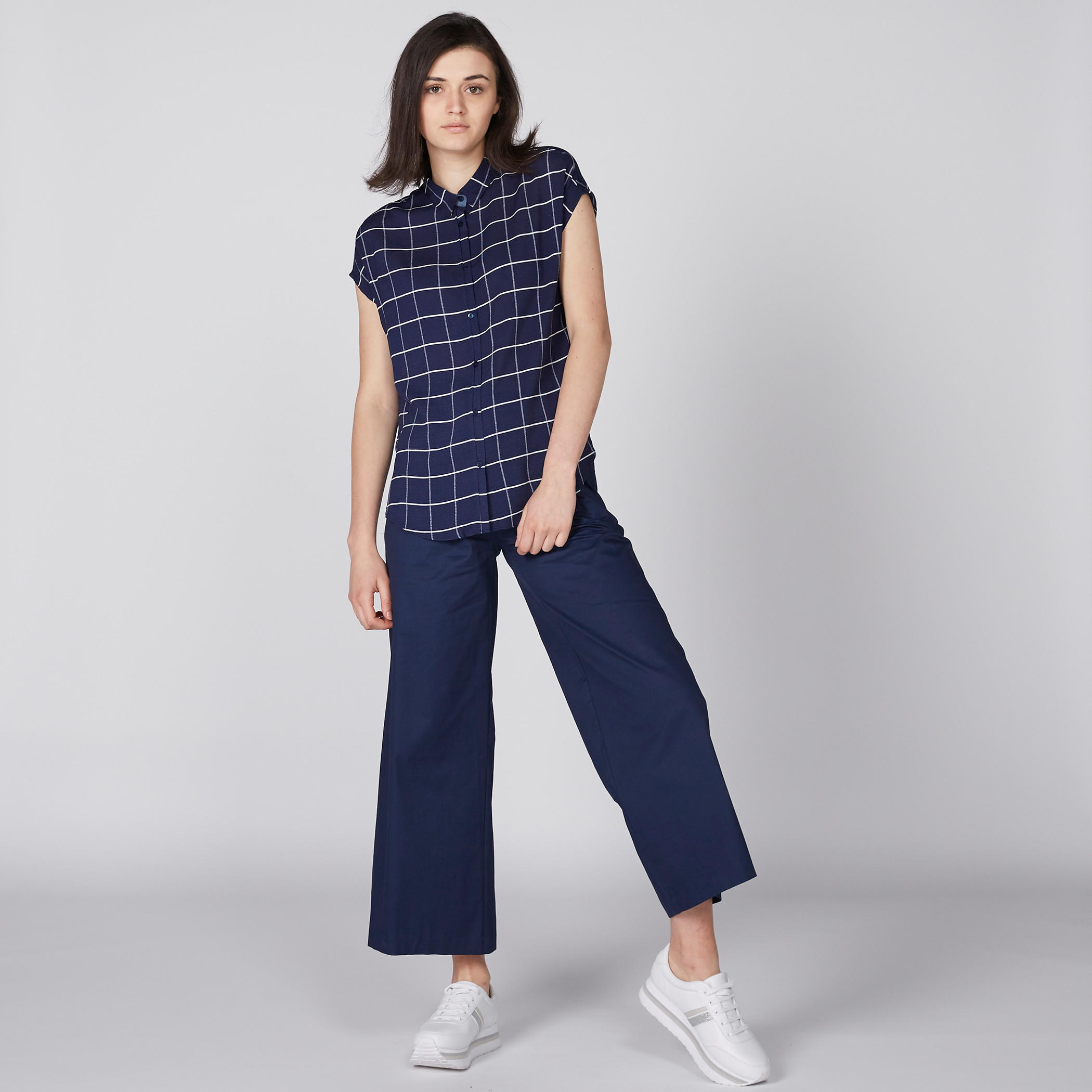 قميص كاروهات بأكمام متصلة وأزرار-women-clothing-shirtsandblouses-shirts-image-4