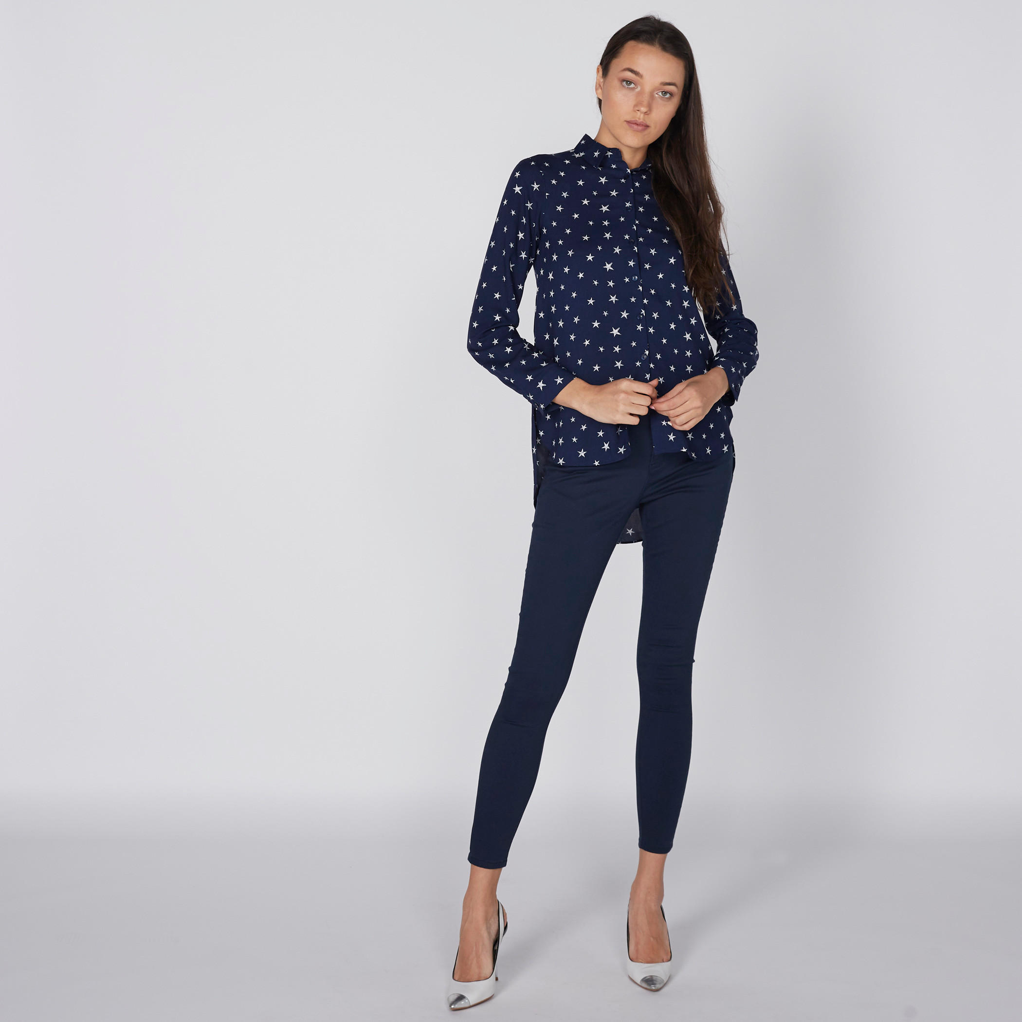 قميص بأكمام طويلة وحوّاف غير مستوية وطبعات-women-clothing-shirtsandblouses-shirts-image-2