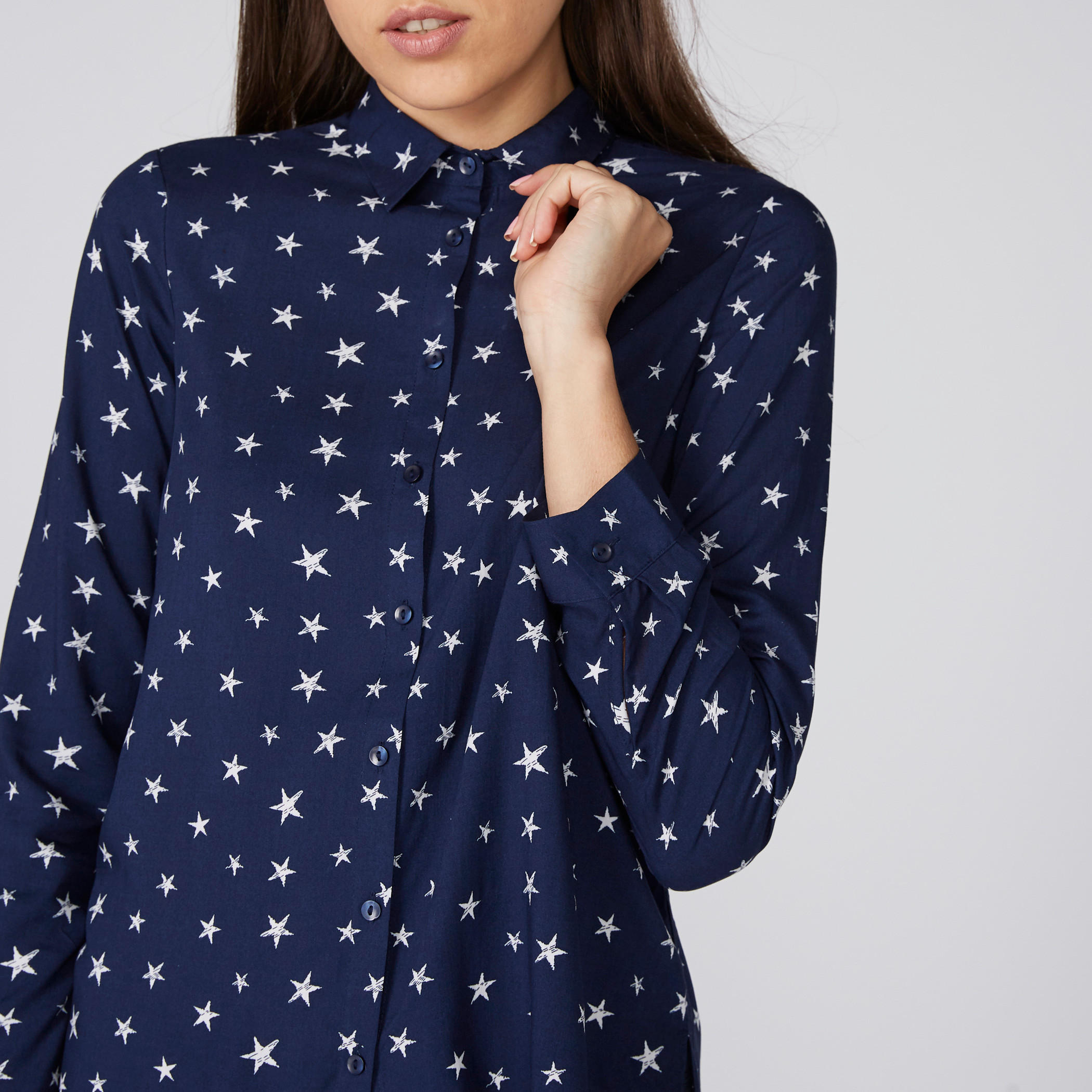 قميص بأكمام طويلة وحوّاف غير مستوية وطبعات-women-clothing-shirtsandblouses-shirts-image-3