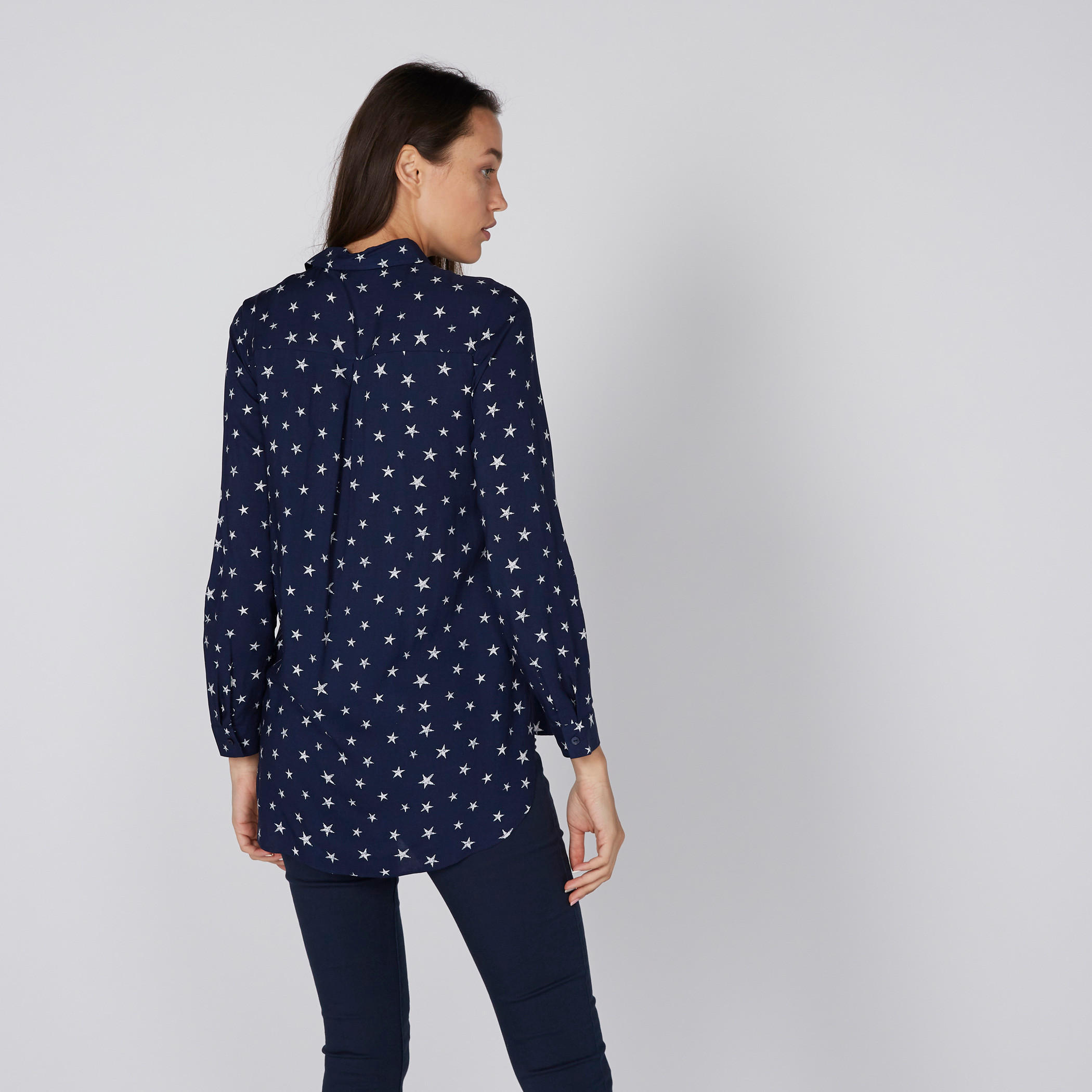 قميص بأكمام طويلة وحوّاف غير مستوية وطبعات-women-clothing-shirtsandblouses-shirts-image-4