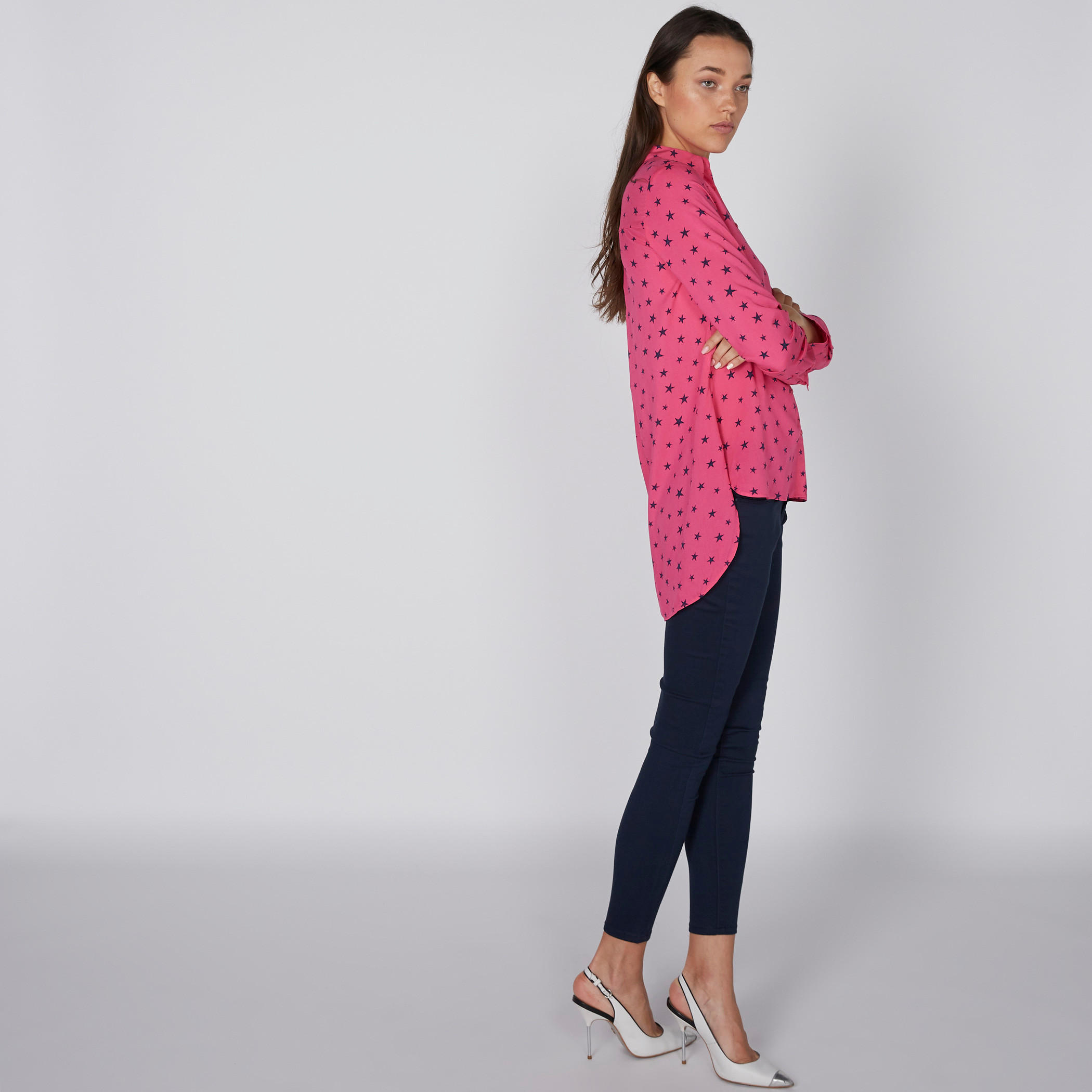 قميص بأكمام طويلة وحوّاف غير مستوية وطبعات-women-clothing-shirtsandblouses-shirts-image-2