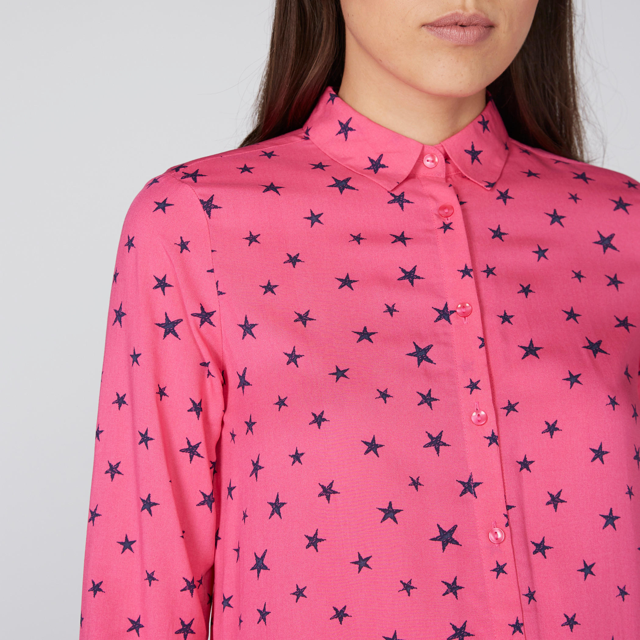 قميص بأكمام طويلة وحوّاف غير مستوية وطبعات-women-clothing-shirtsandblouses-shirts-image-3