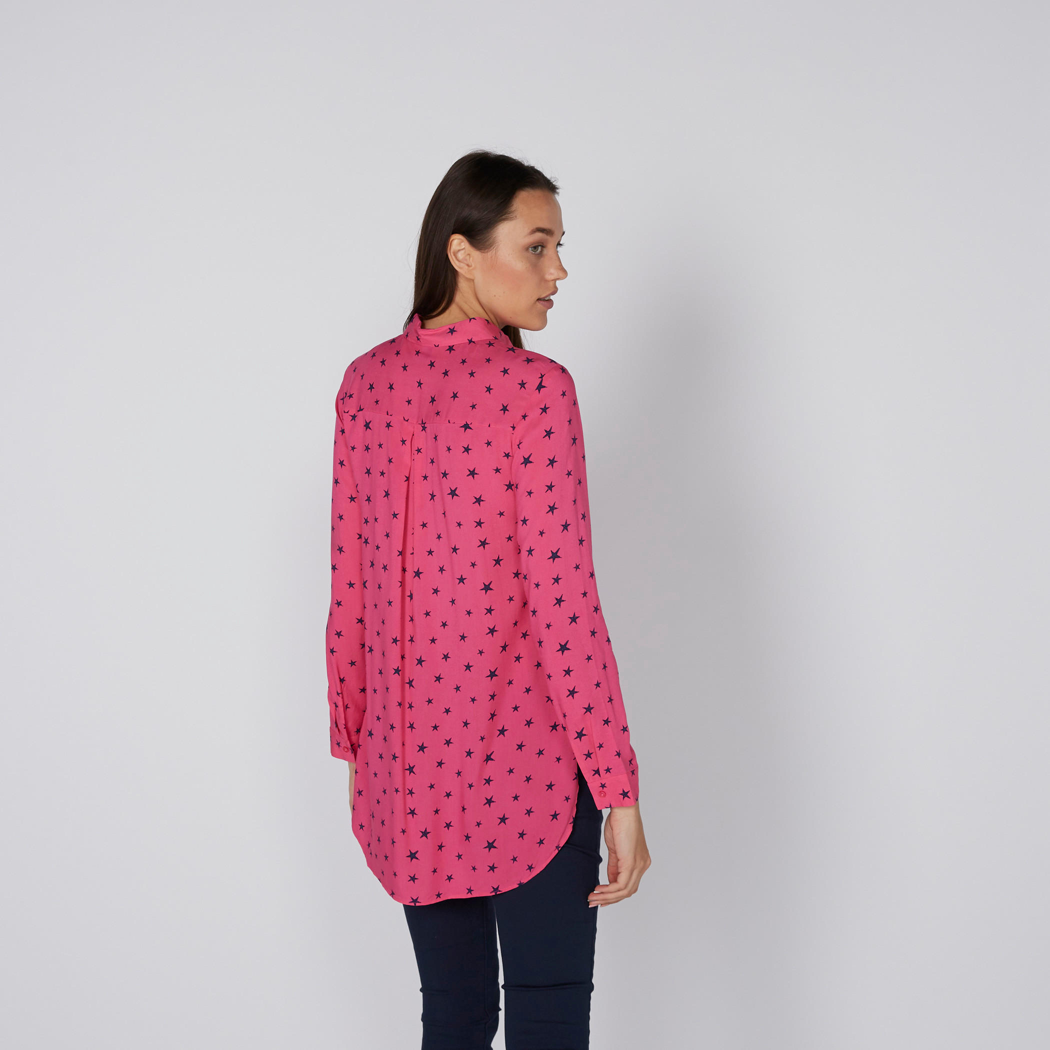 قميص بأكمام طويلة وحوّاف غير مستوية وطبعات-women-clothing-shirtsandblouses-shirts-image-4