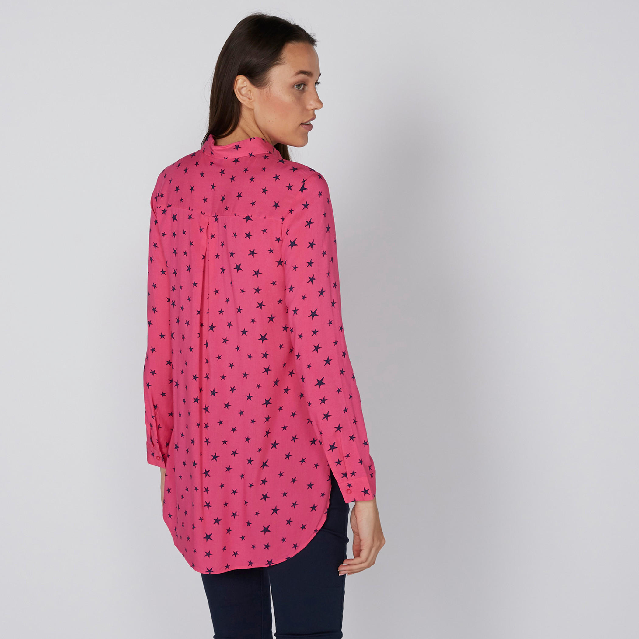 قميص بأكمام طويلة وحوّاف غير مستوية وطبعات-women-clothing-shirtsandblouses-shirts-image-5