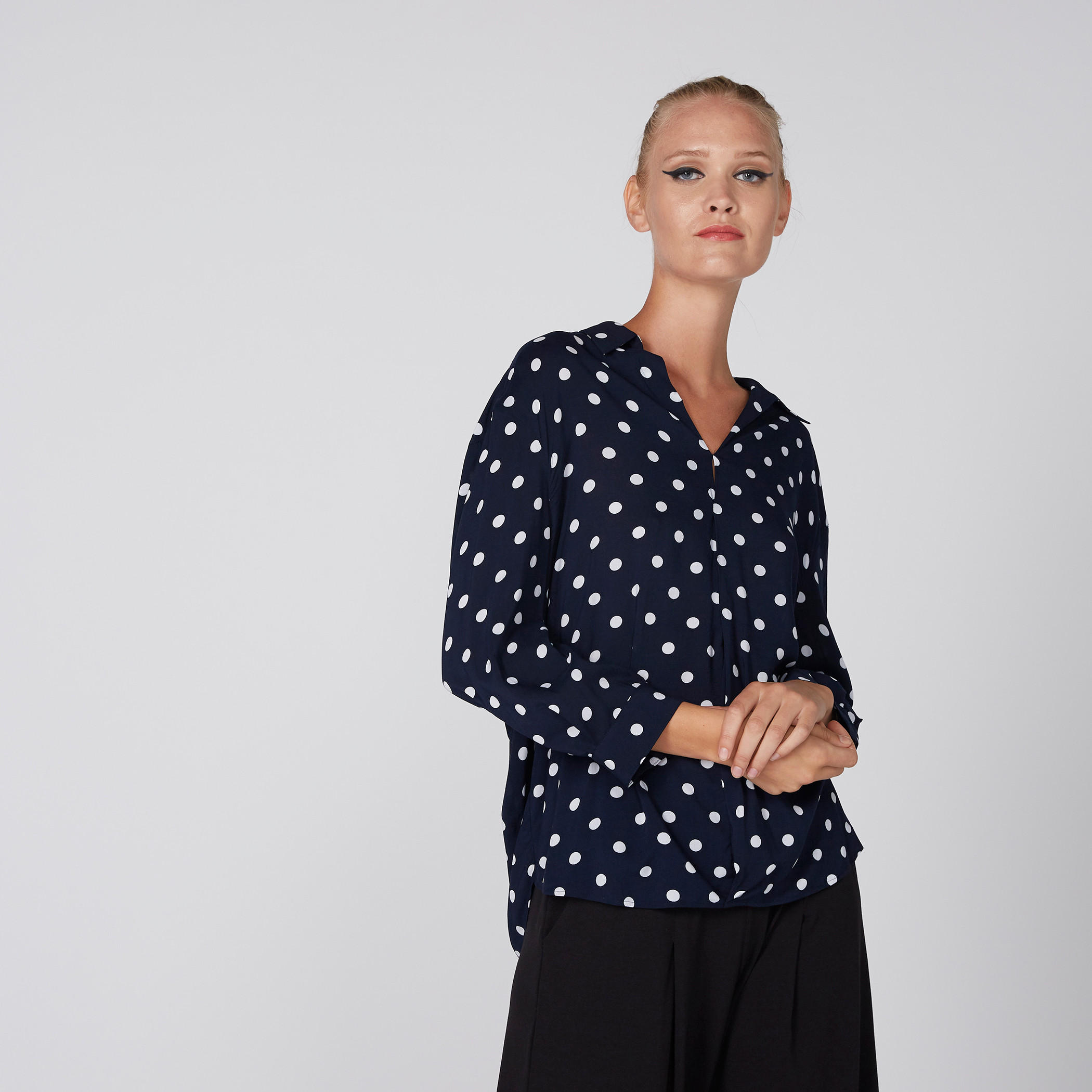 قميص منقّط بأكمام طويلة-women-clothing-shirtsandblouses-shirts-image-1